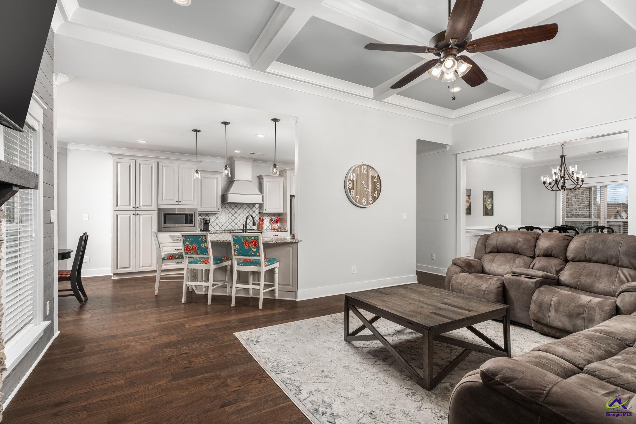 400 Rustic Live Oak Trail