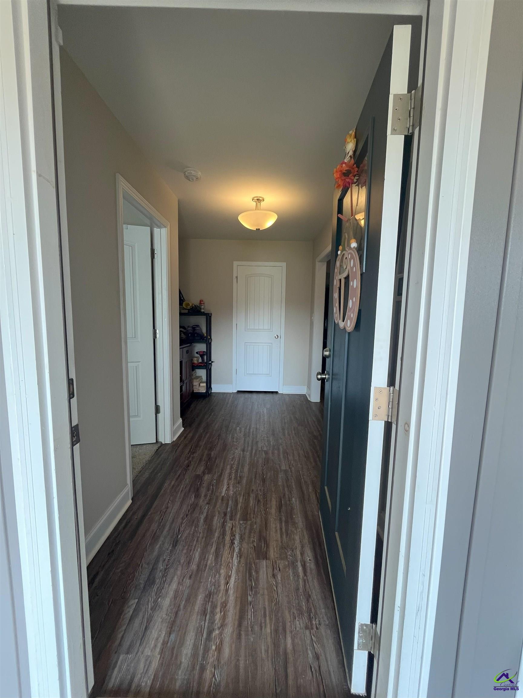 107 Red Tail Circle