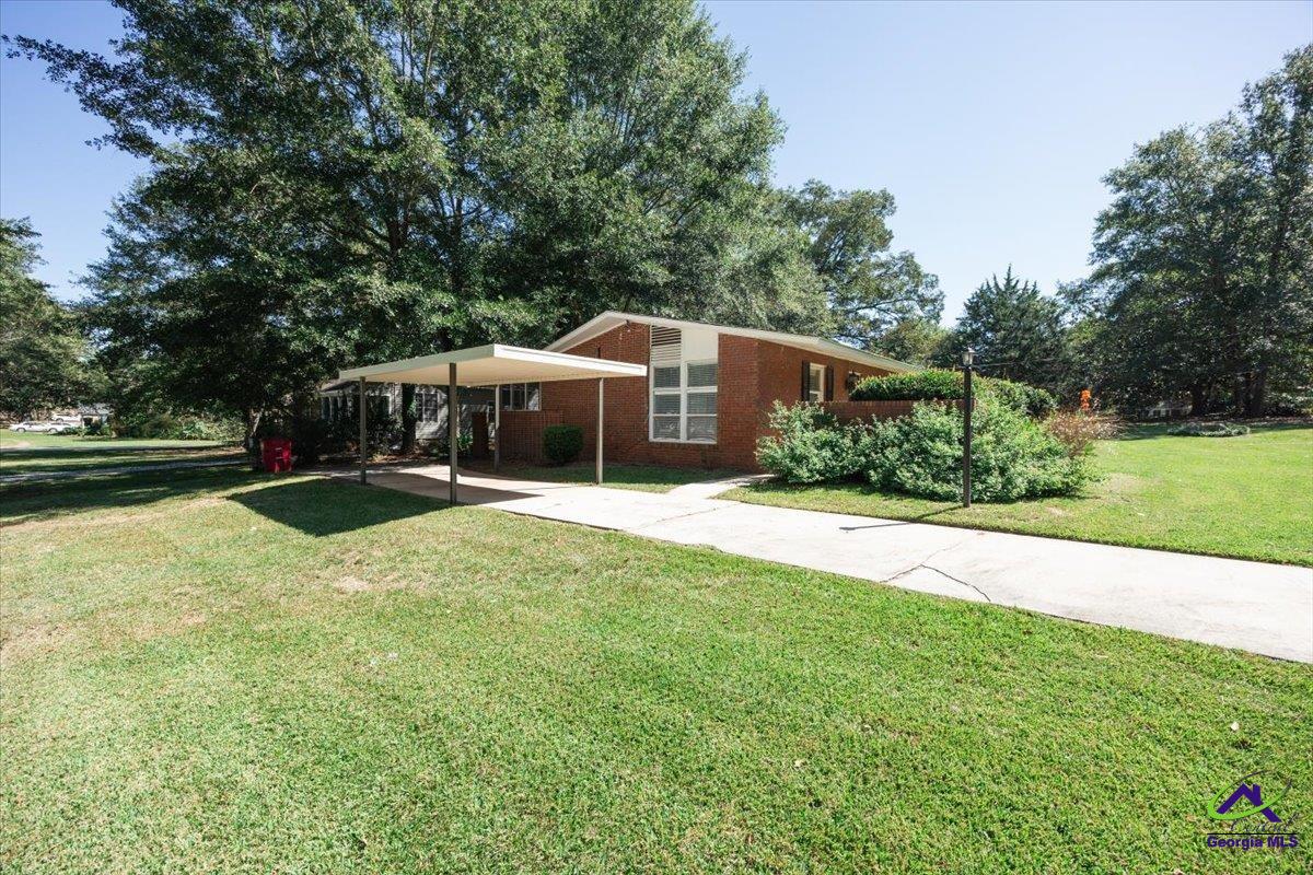 4693 Twin Oak Drive