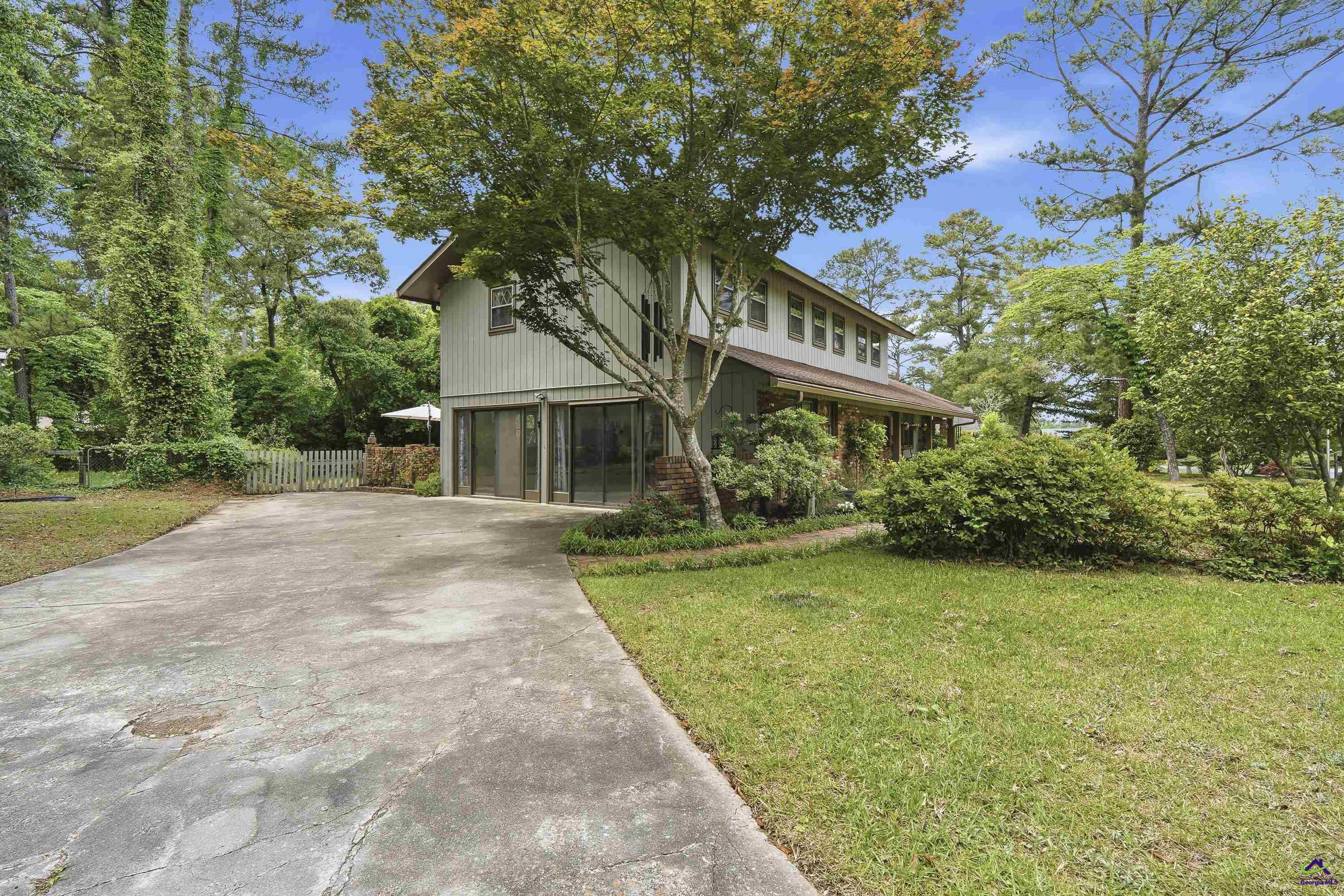 105 Fox Glen Drive