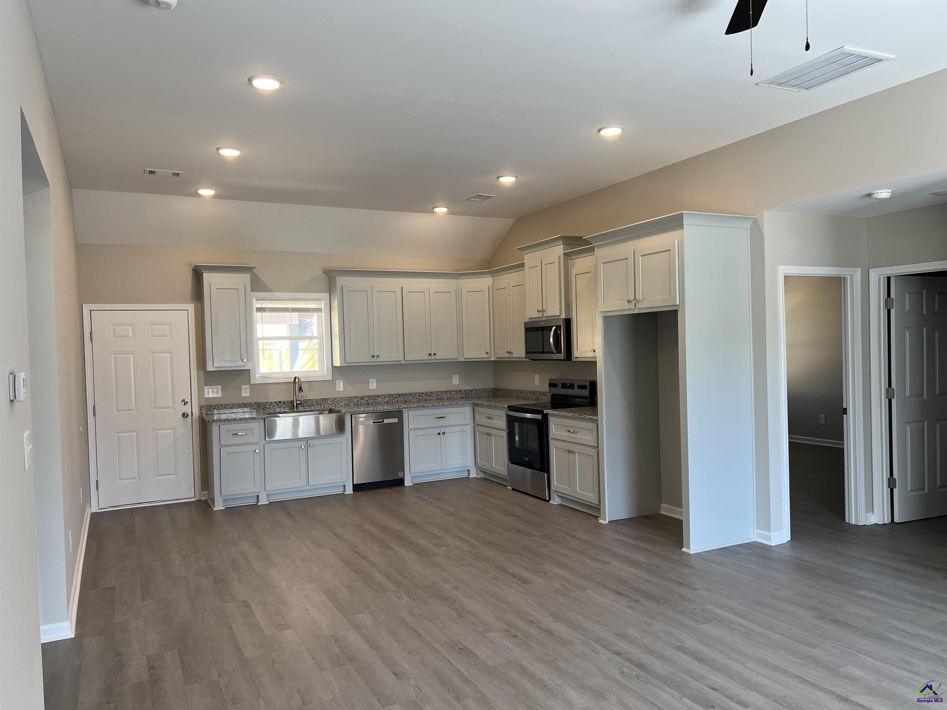 306 Coleman Blvd