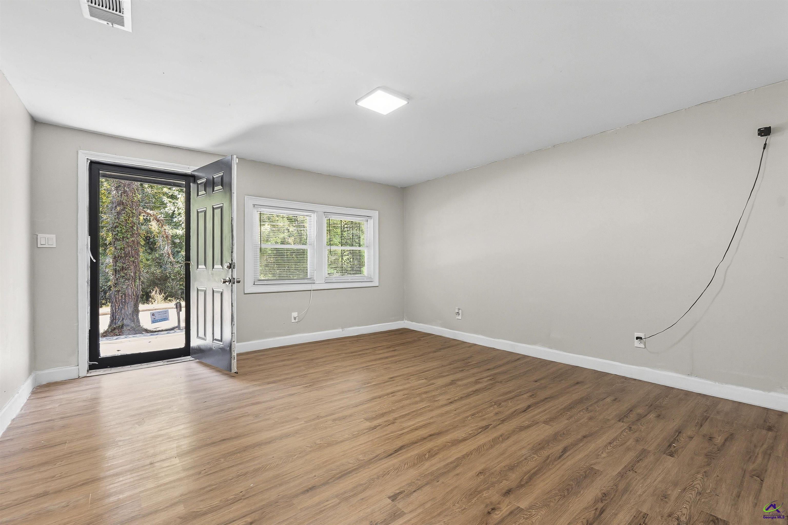 3846 Log Cabin Drive