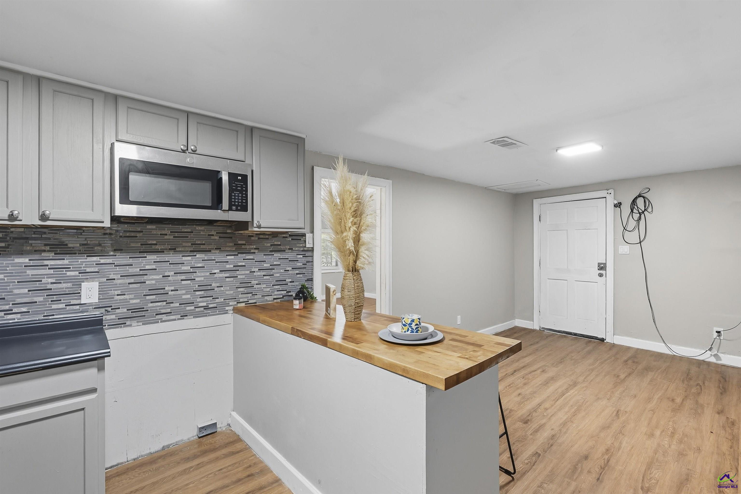 3846 Log Cabin Drive