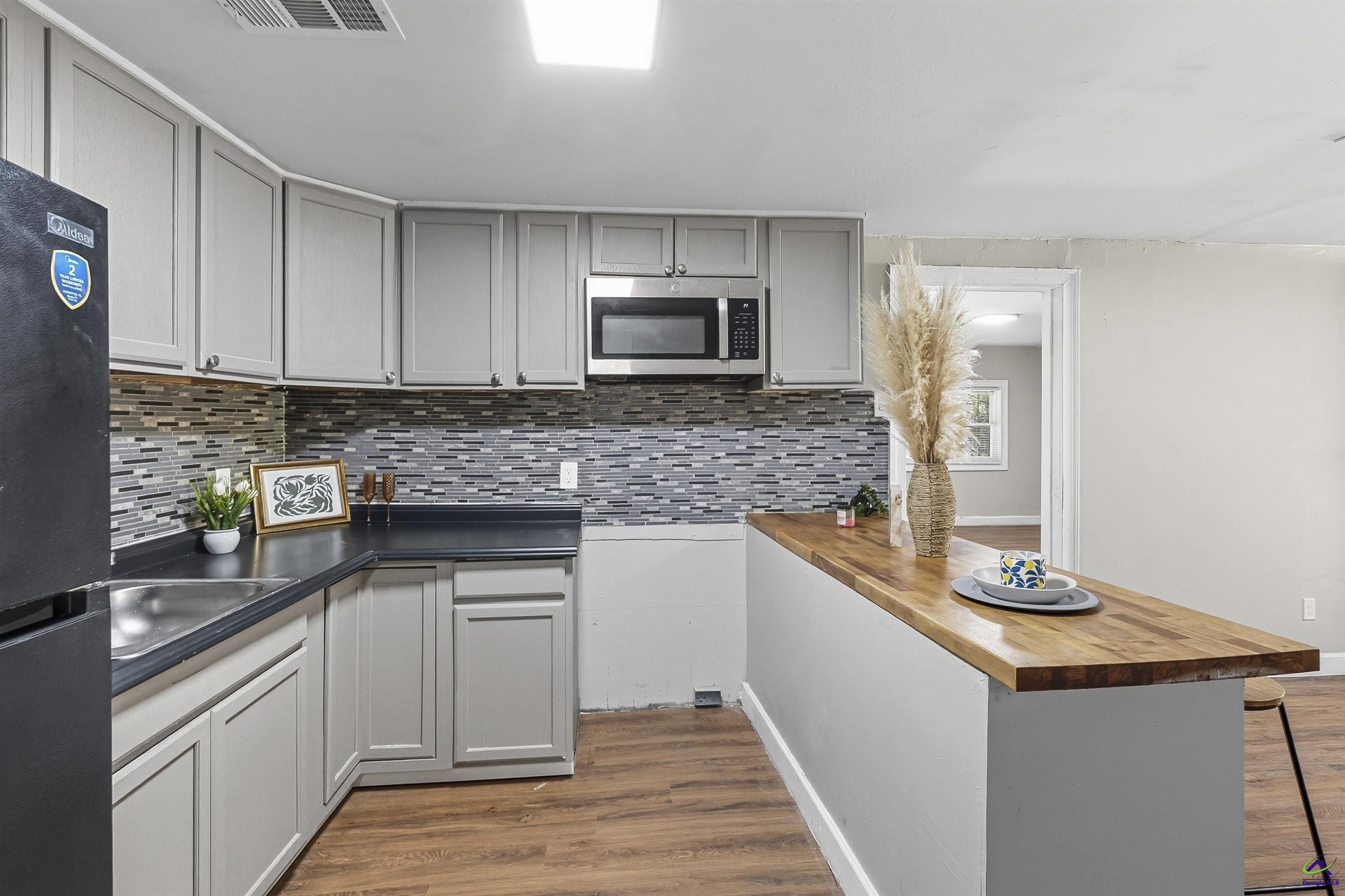 3846 Log Cabin Drive