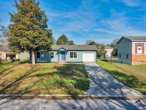 3330 E. Royal Court Macon GA 31217