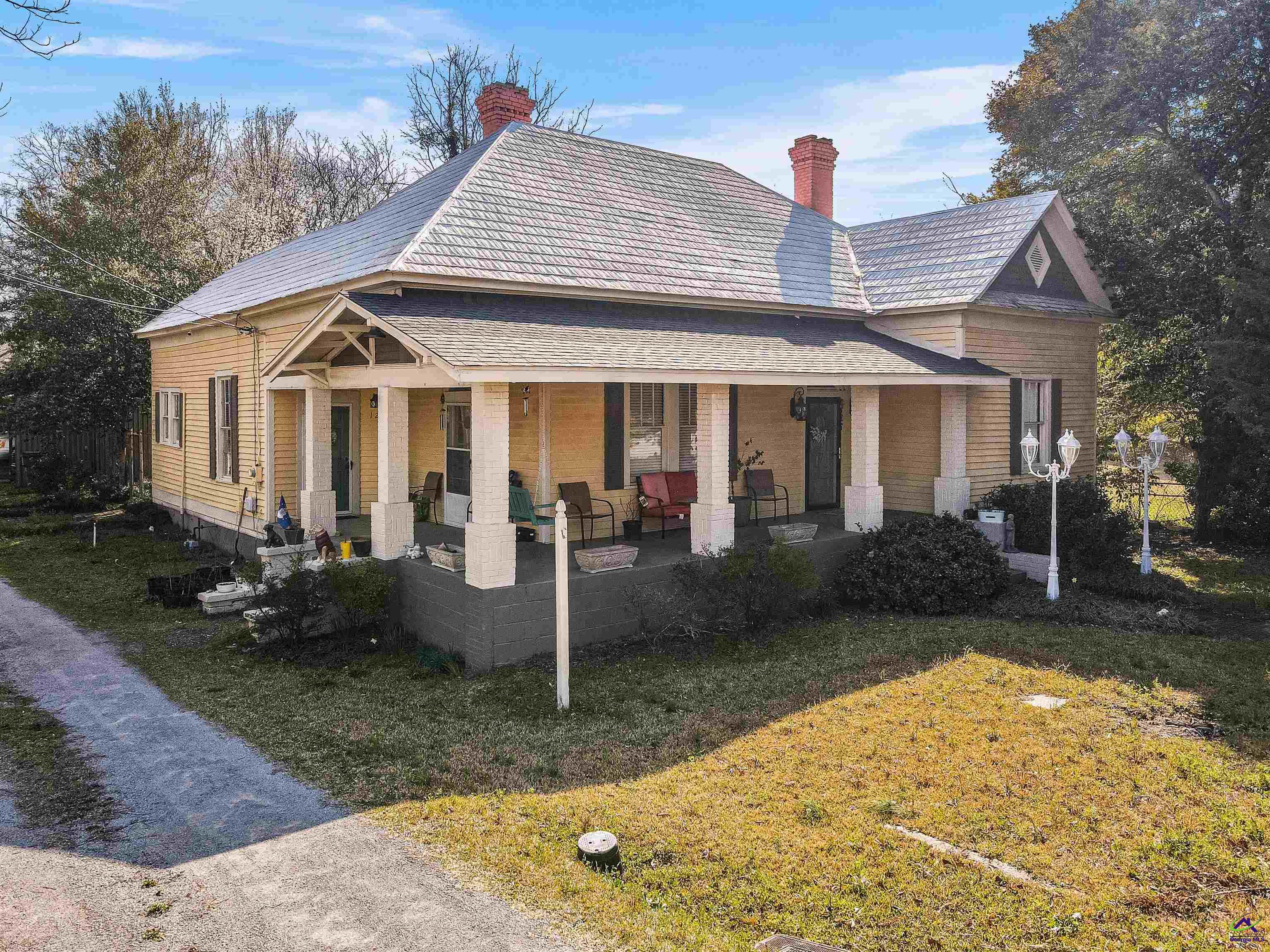 127 W Crusselle Street