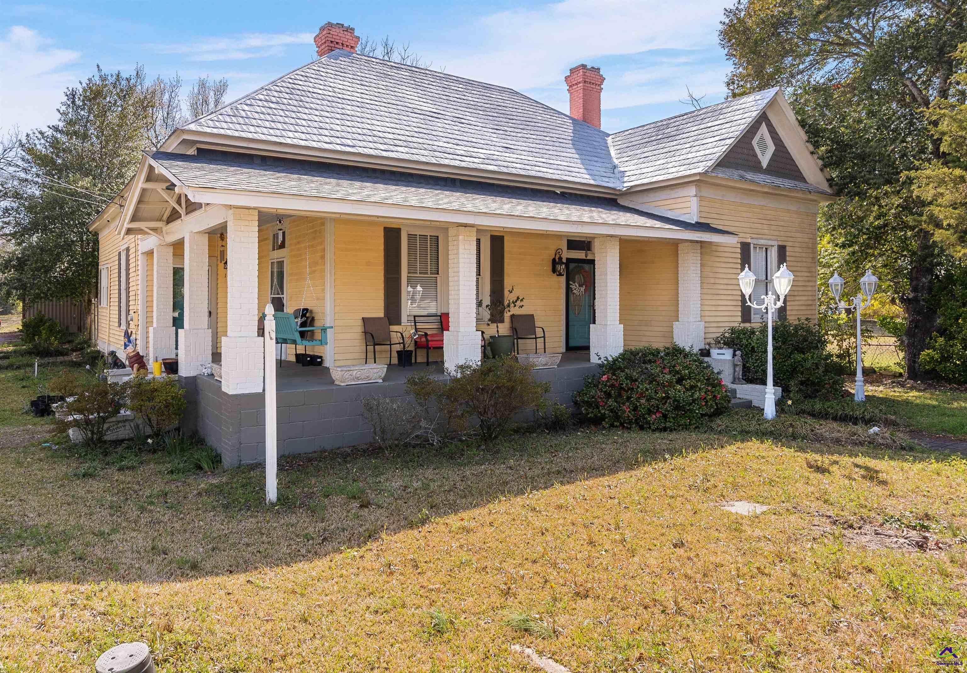 127 W Crusselle Street