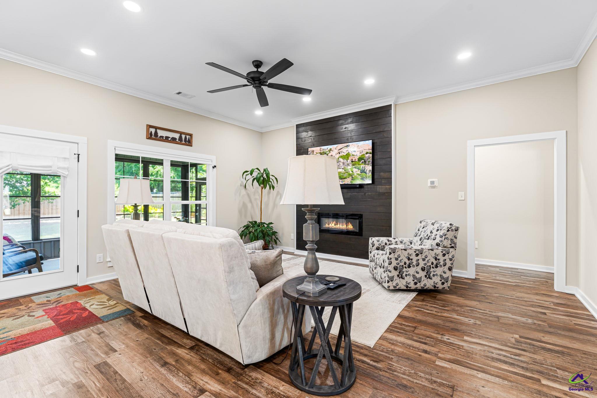 1728 Greenwood Circle