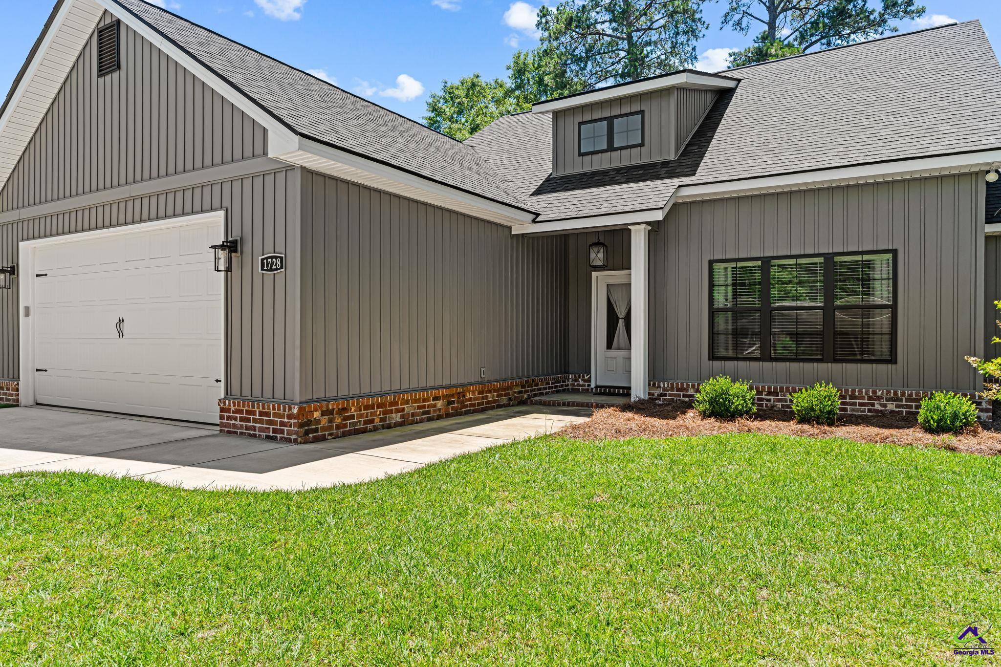 1728 Greenwood Circle