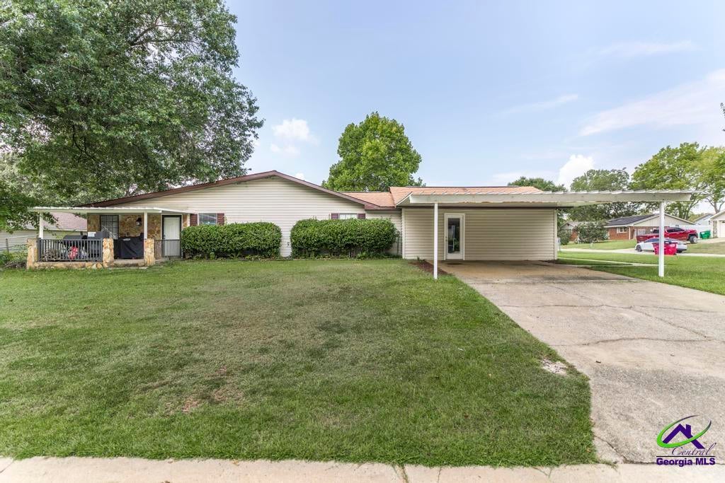 211 Hickory Glen