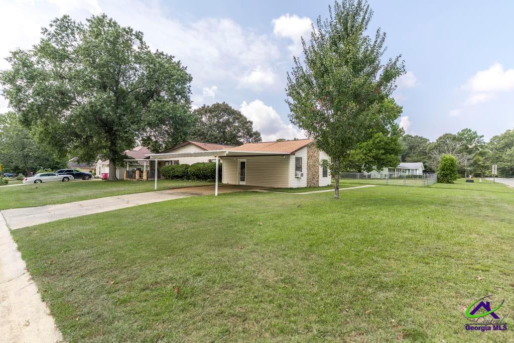 211 Hickory Glen