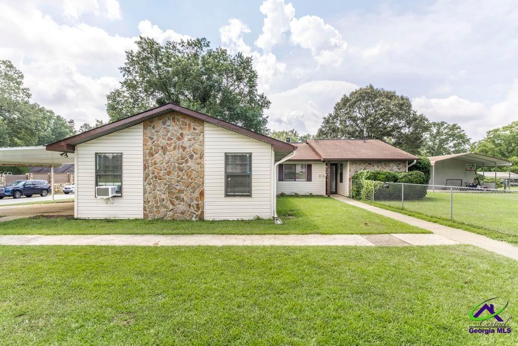 211 Hickory Glen