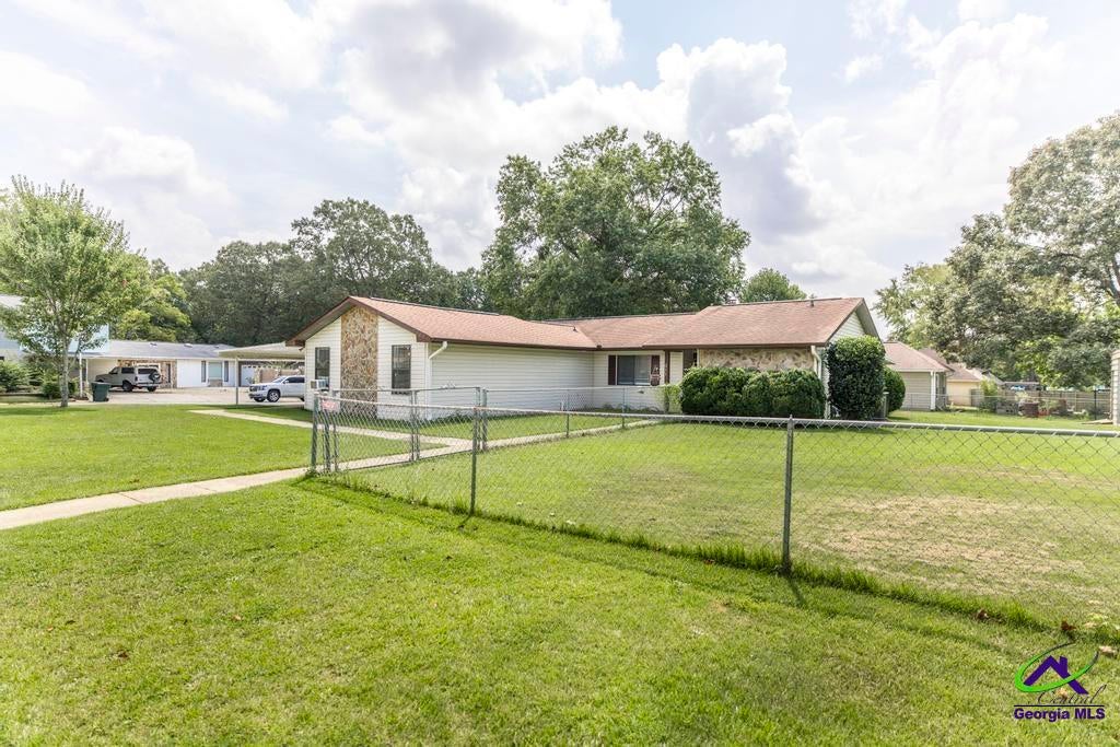 211 Hickory Glen