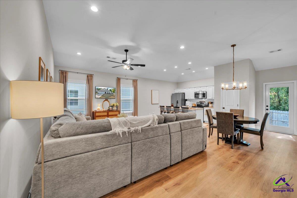 137 Red Tail Circle