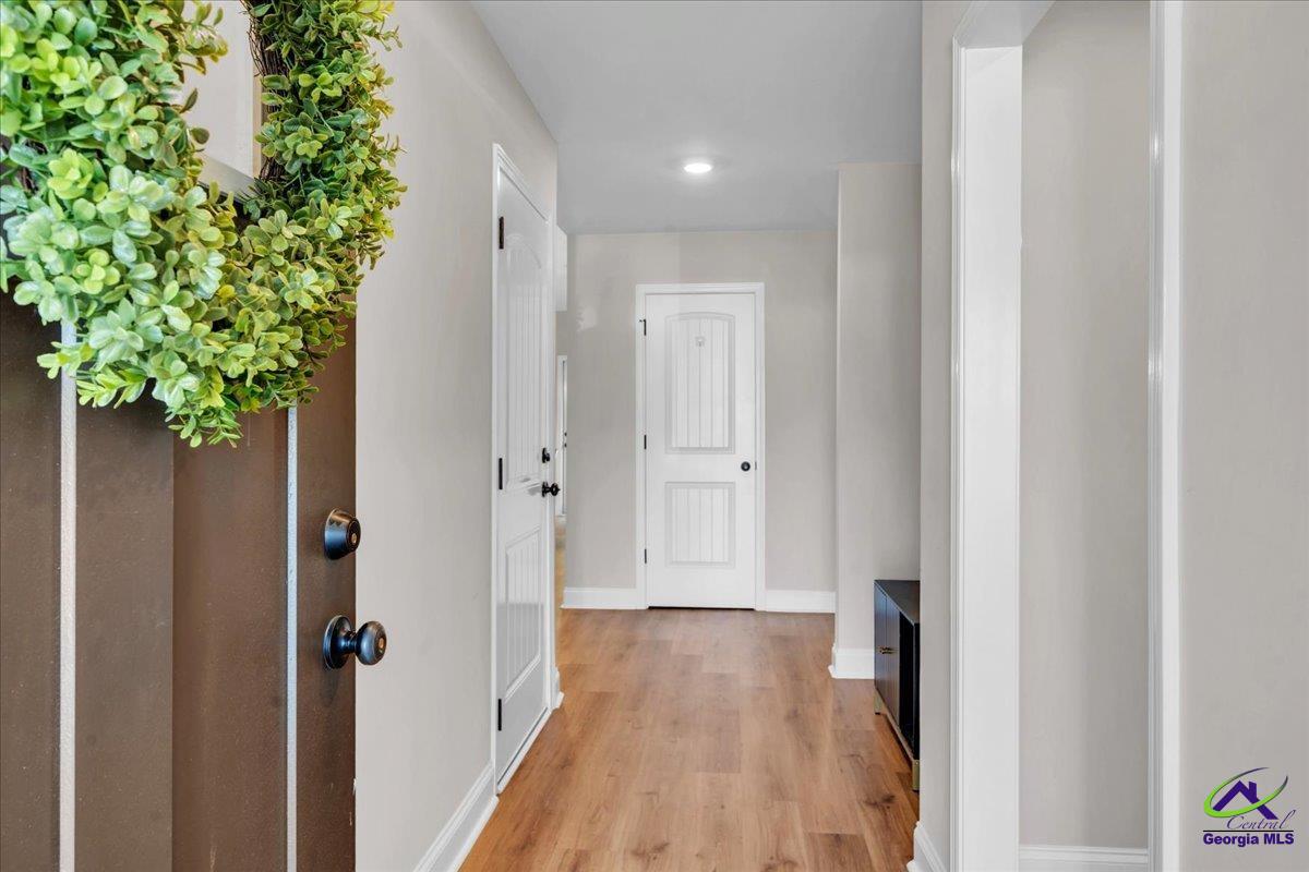 137 Red Tail Circle