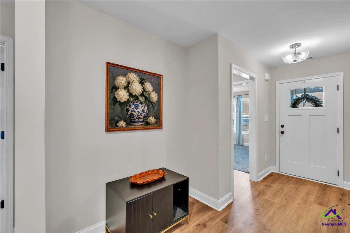 137 Red Tail Circle