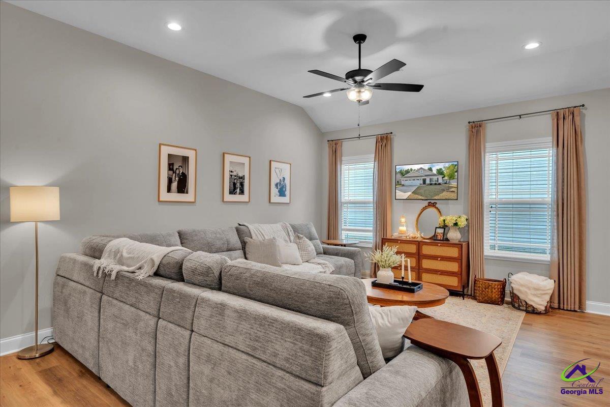 137 Red Tail Circle