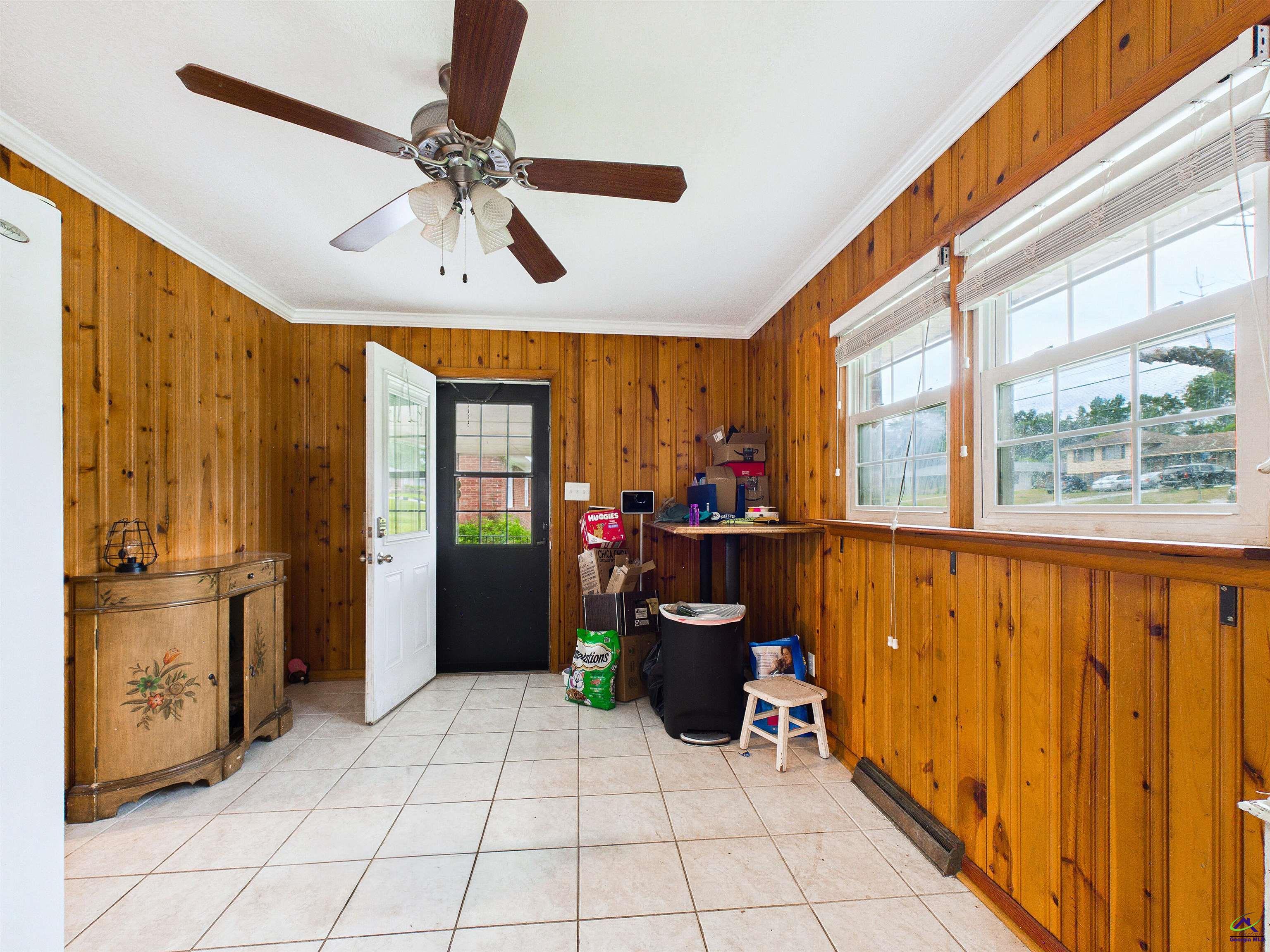 3851 Woodside Dr