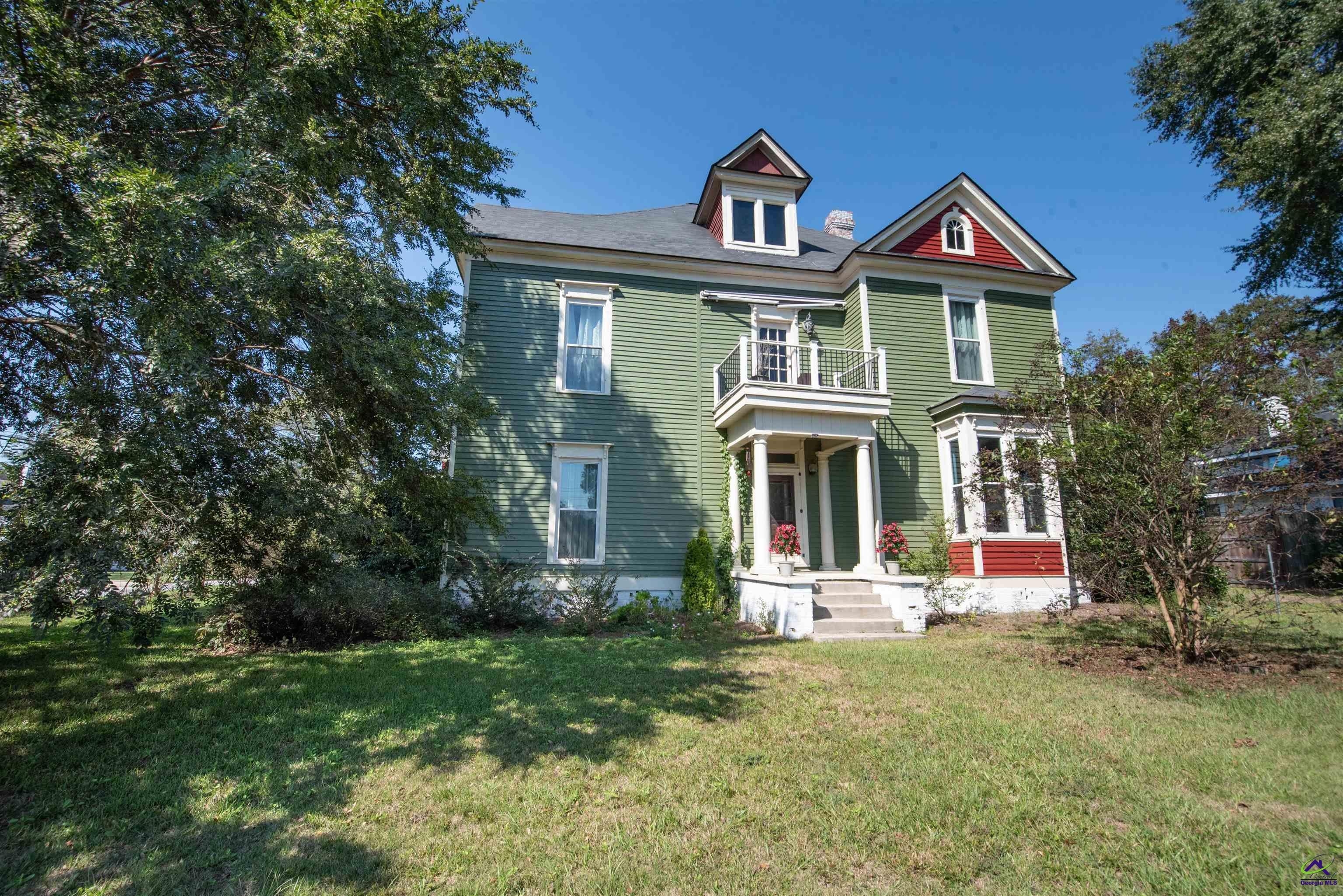 110 E Artesian Avenue