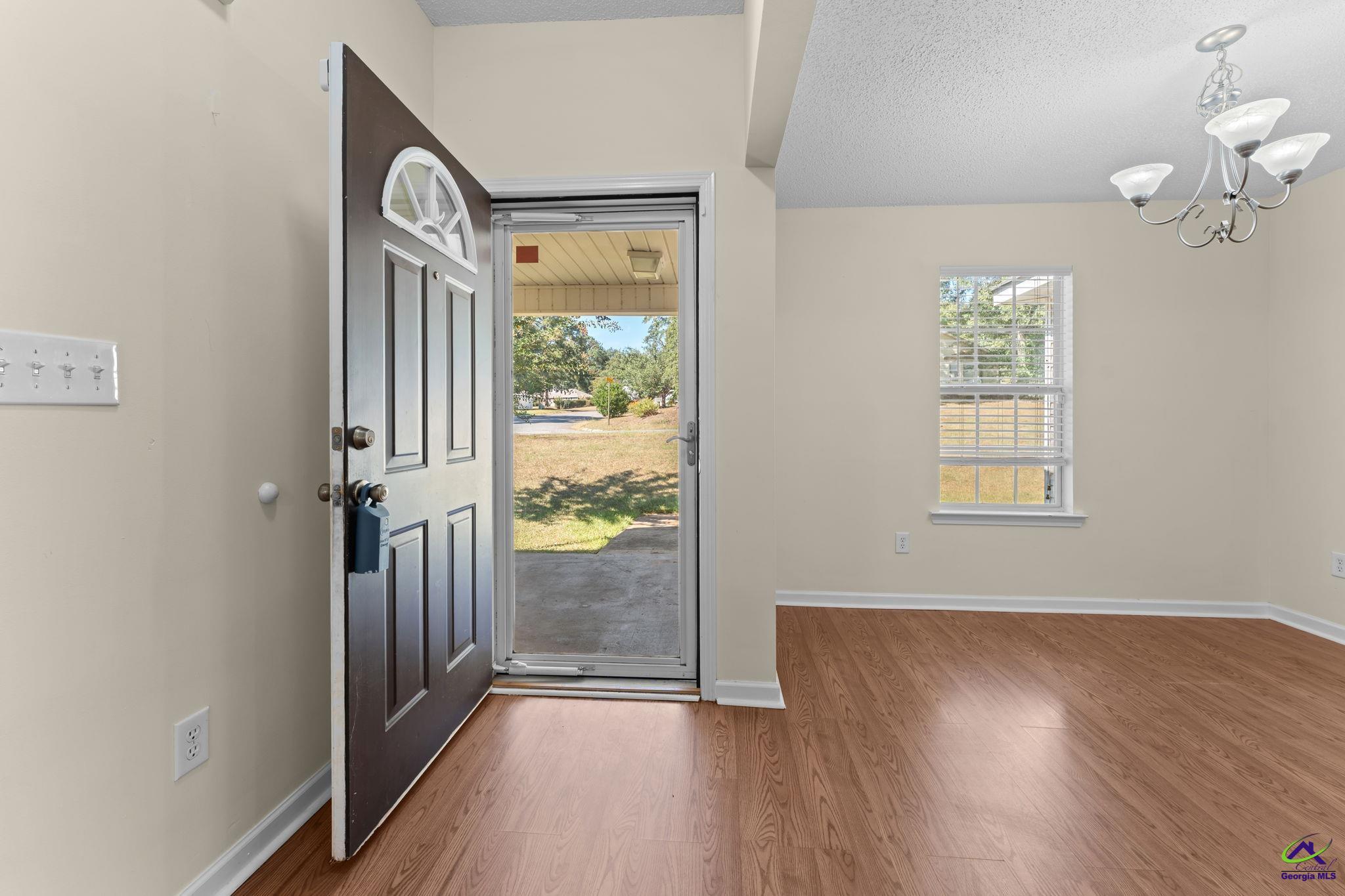 200 crestwood Circle
