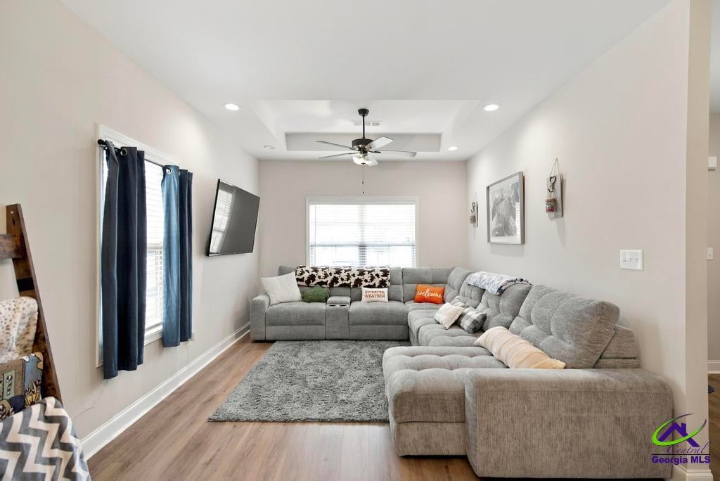 141 Red Tail Circle