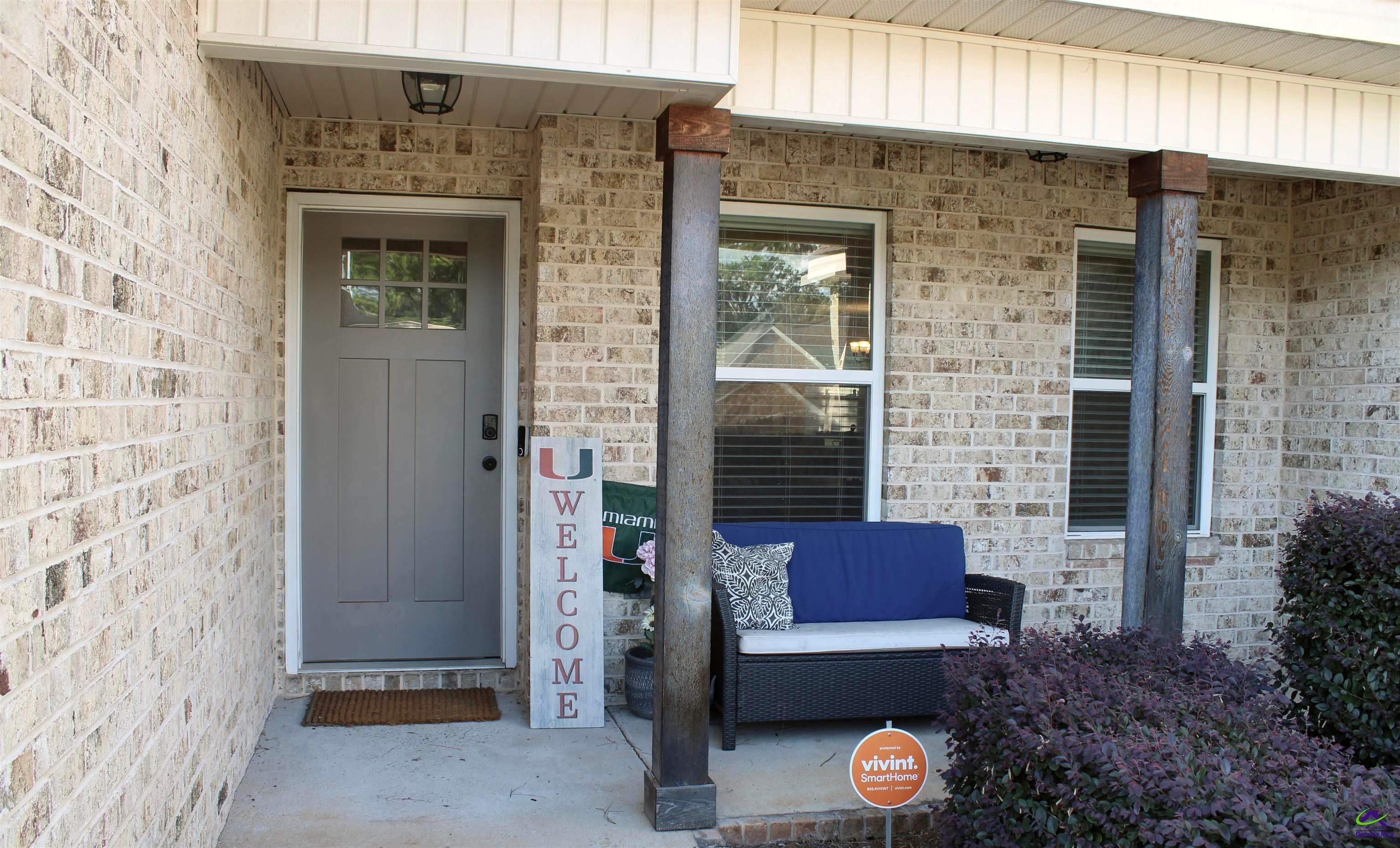 606 Amberley Court