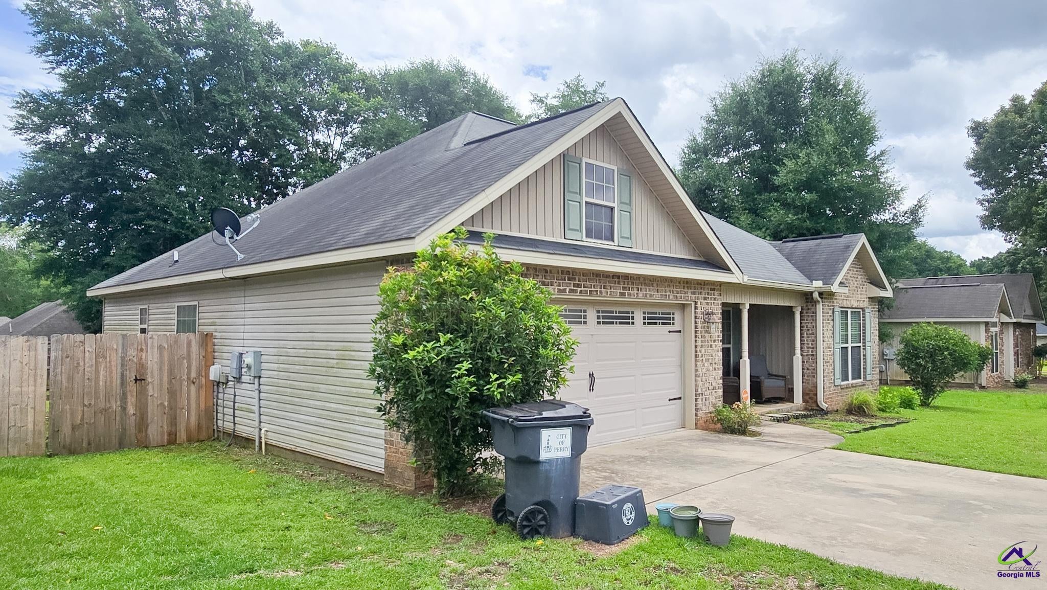 102 Woodward Pass