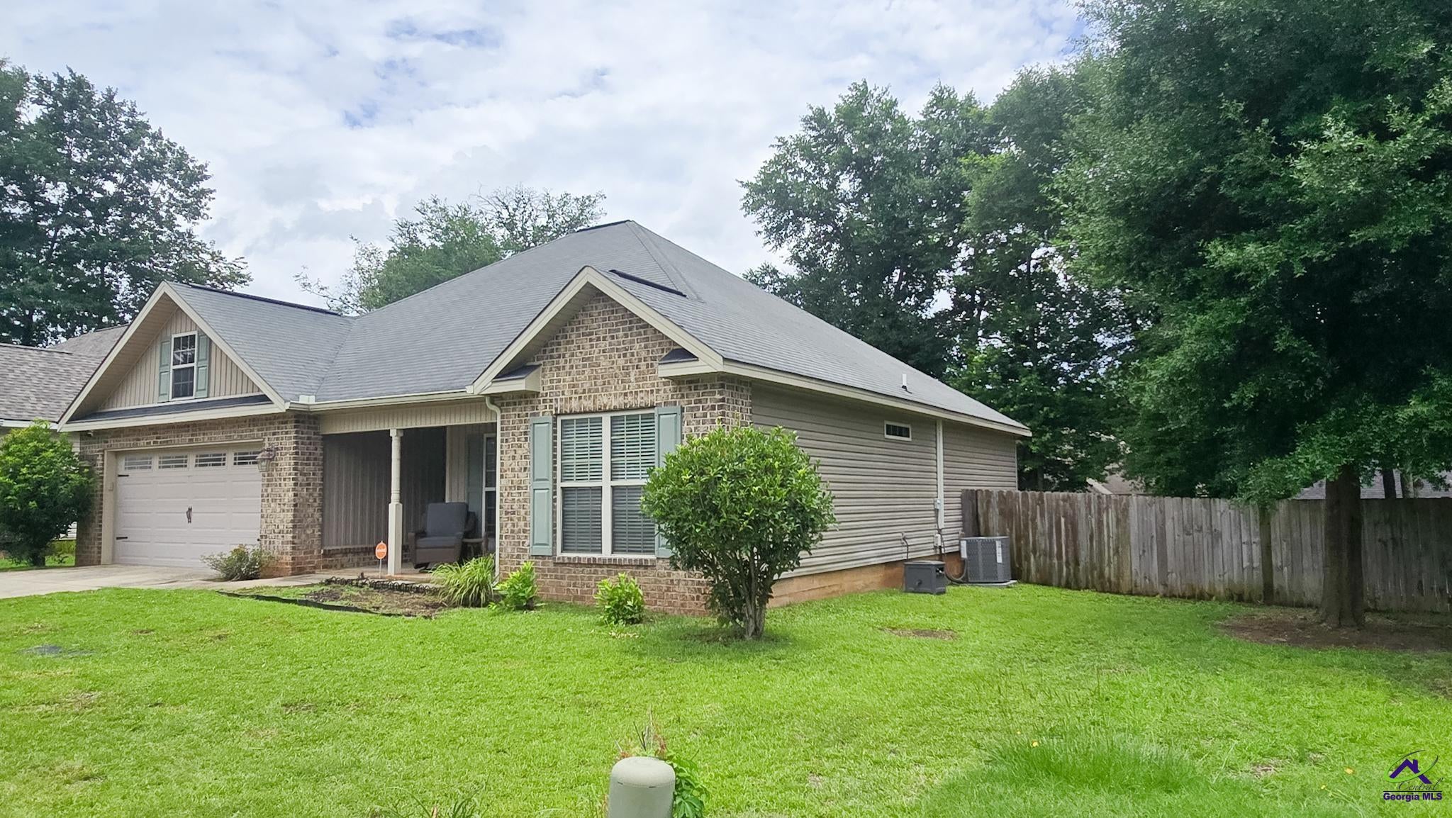 102 Woodward Pass