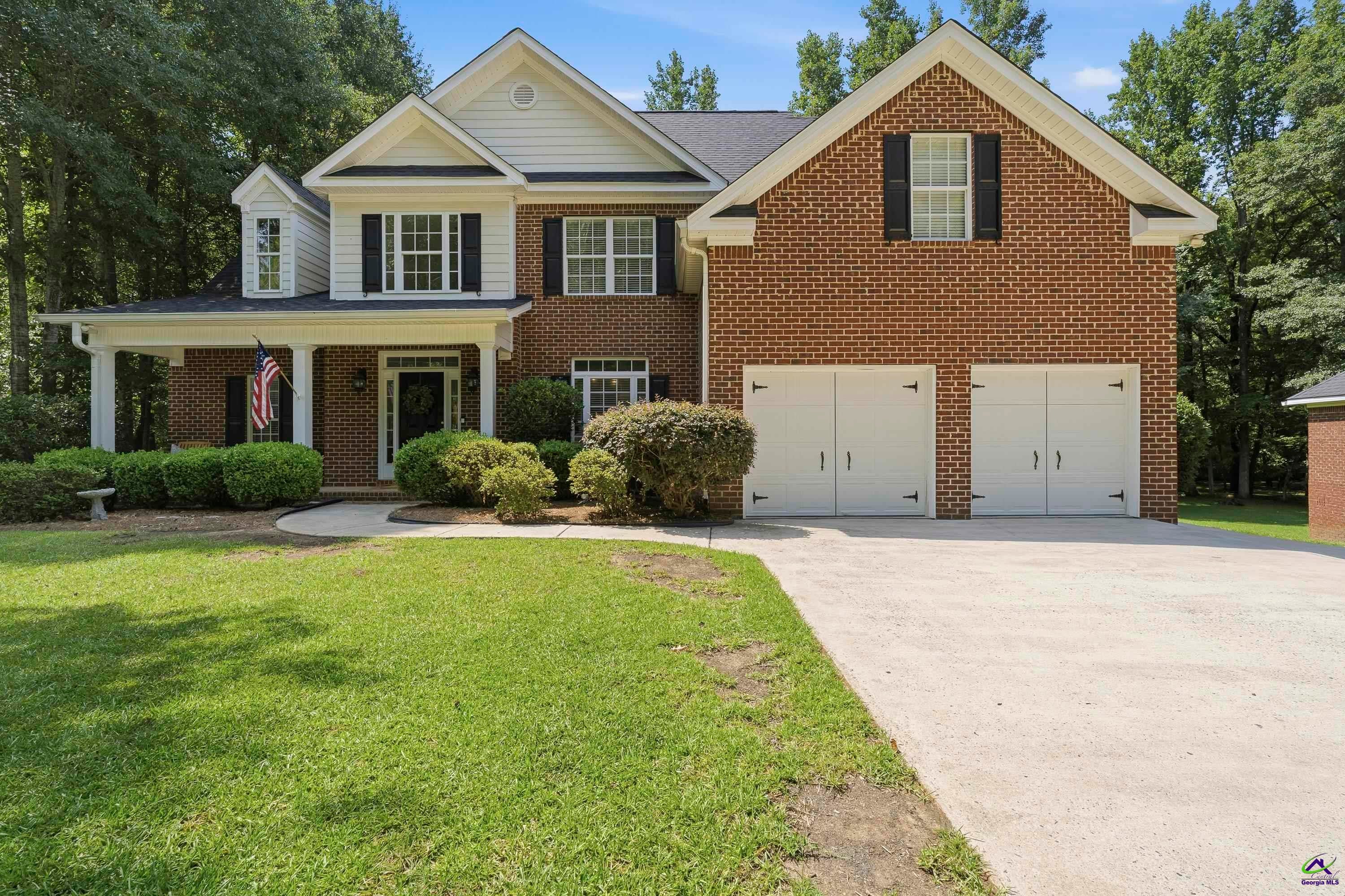 906 Huntcliffe Drive