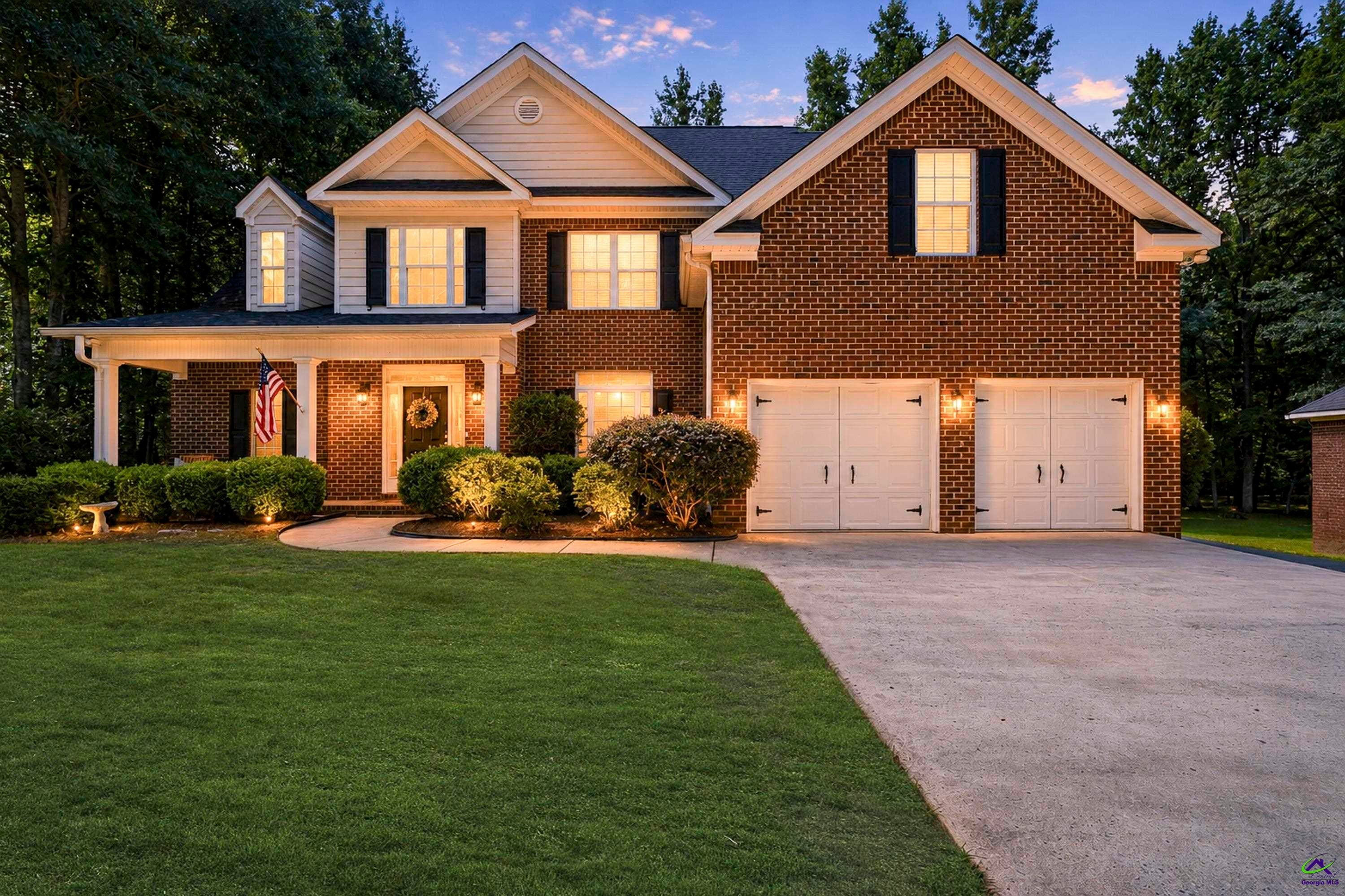 906 Huntcliffe Drive