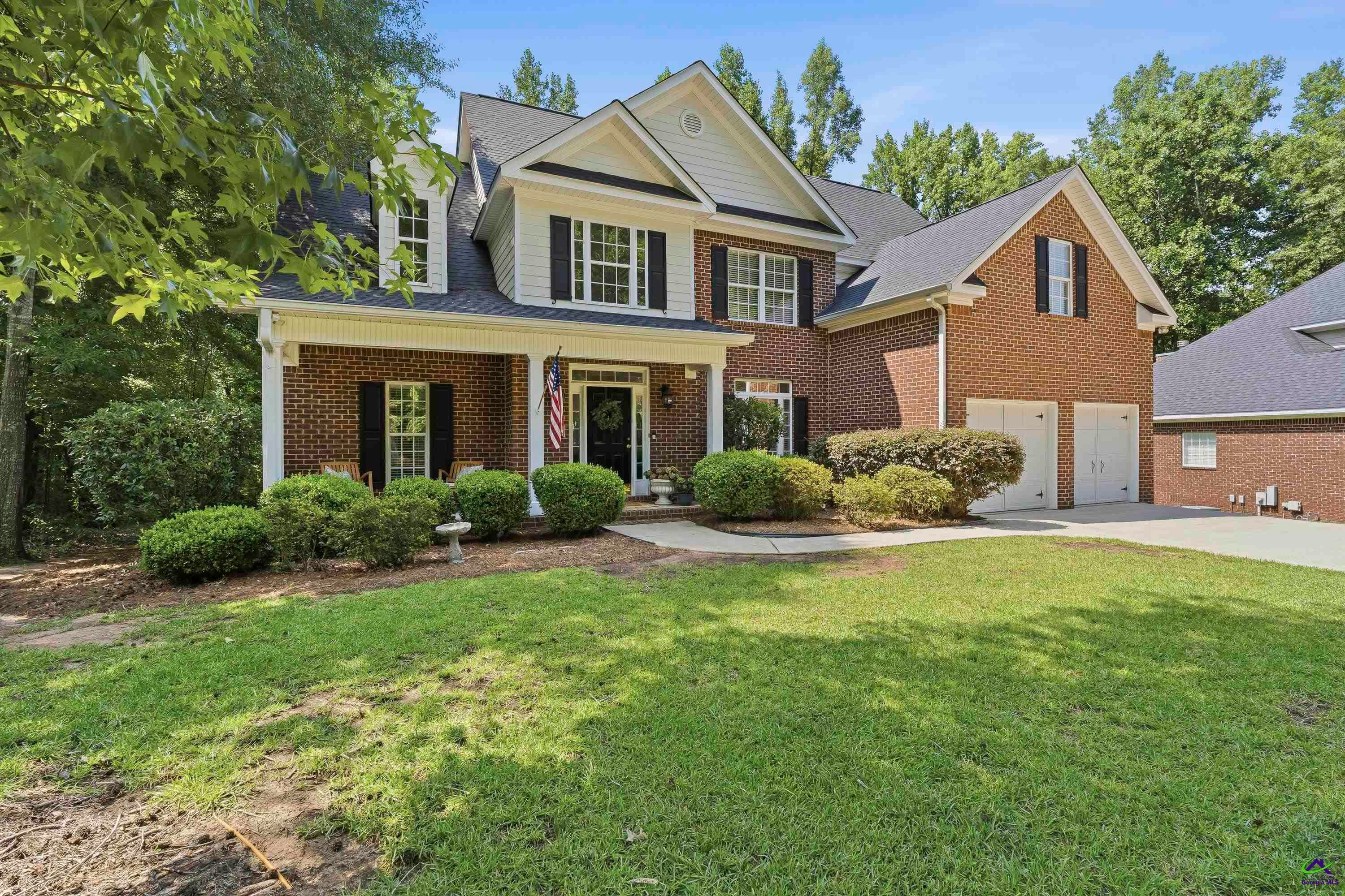 906 Huntcliffe Drive
