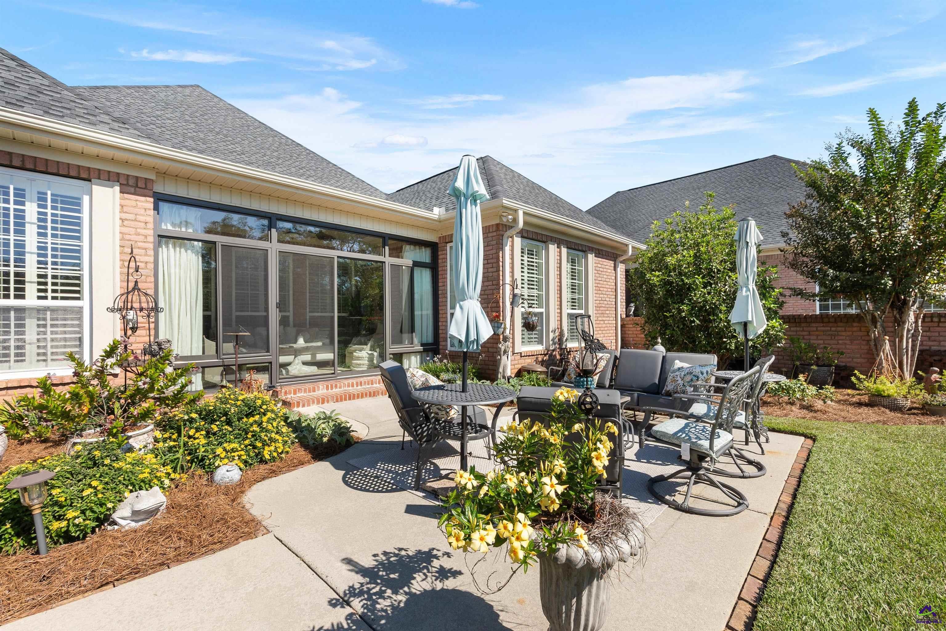 208 Macintosh Lane