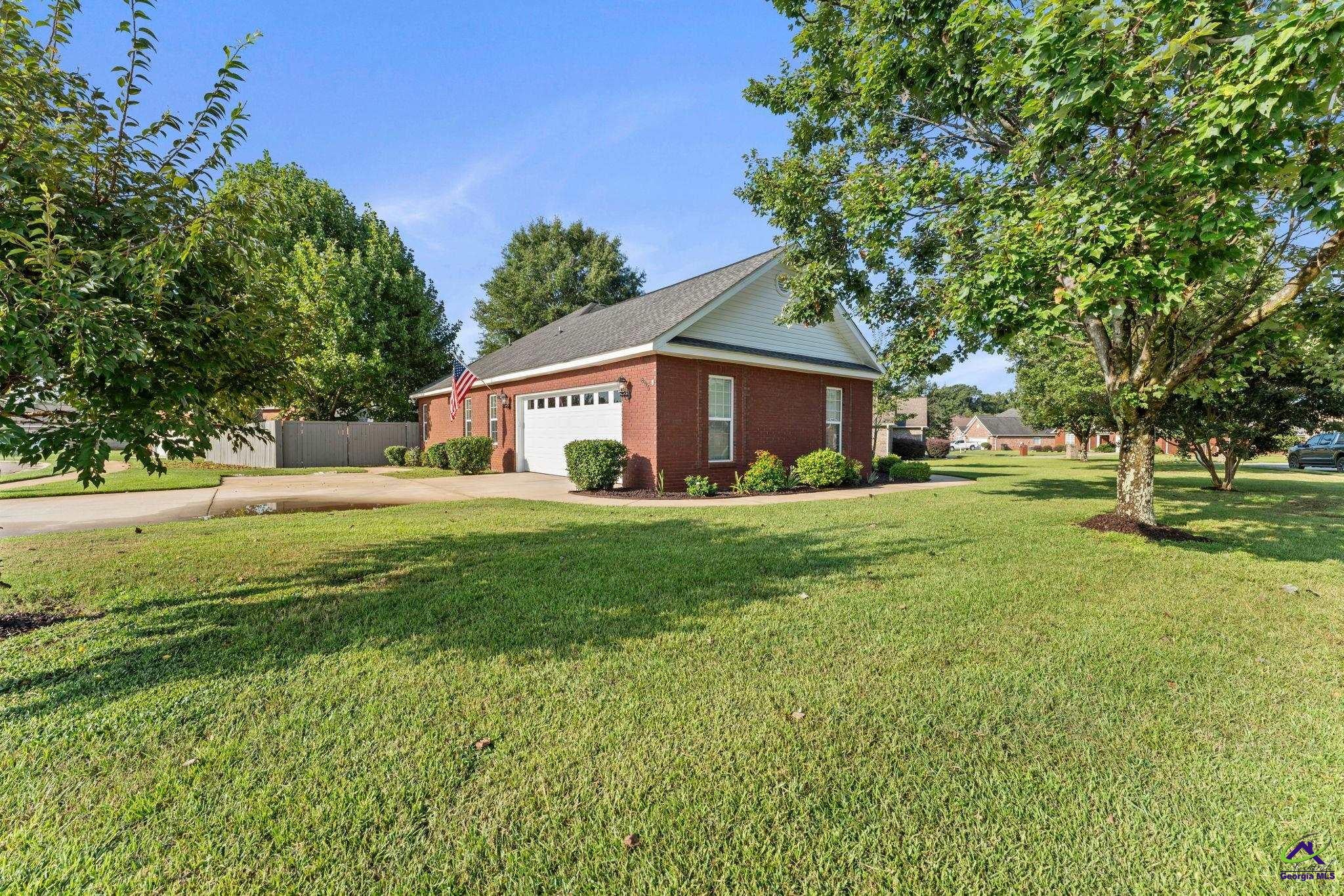 806 Huntwood Lane