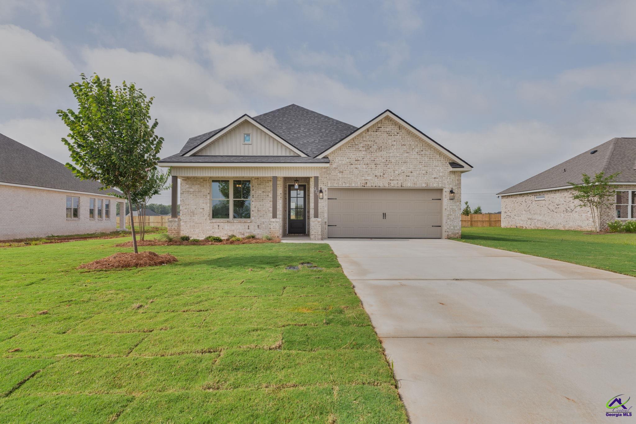 220 Farmland Circle