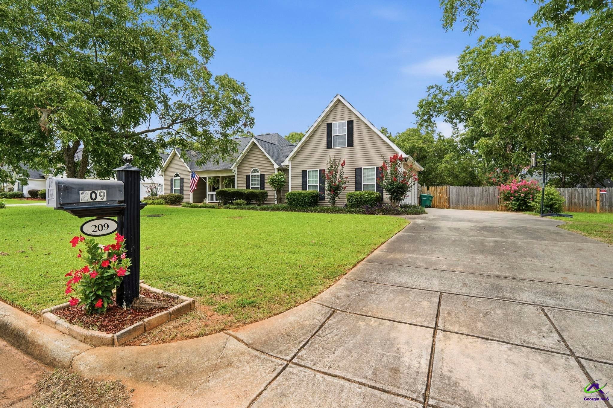 209 Duke Lane