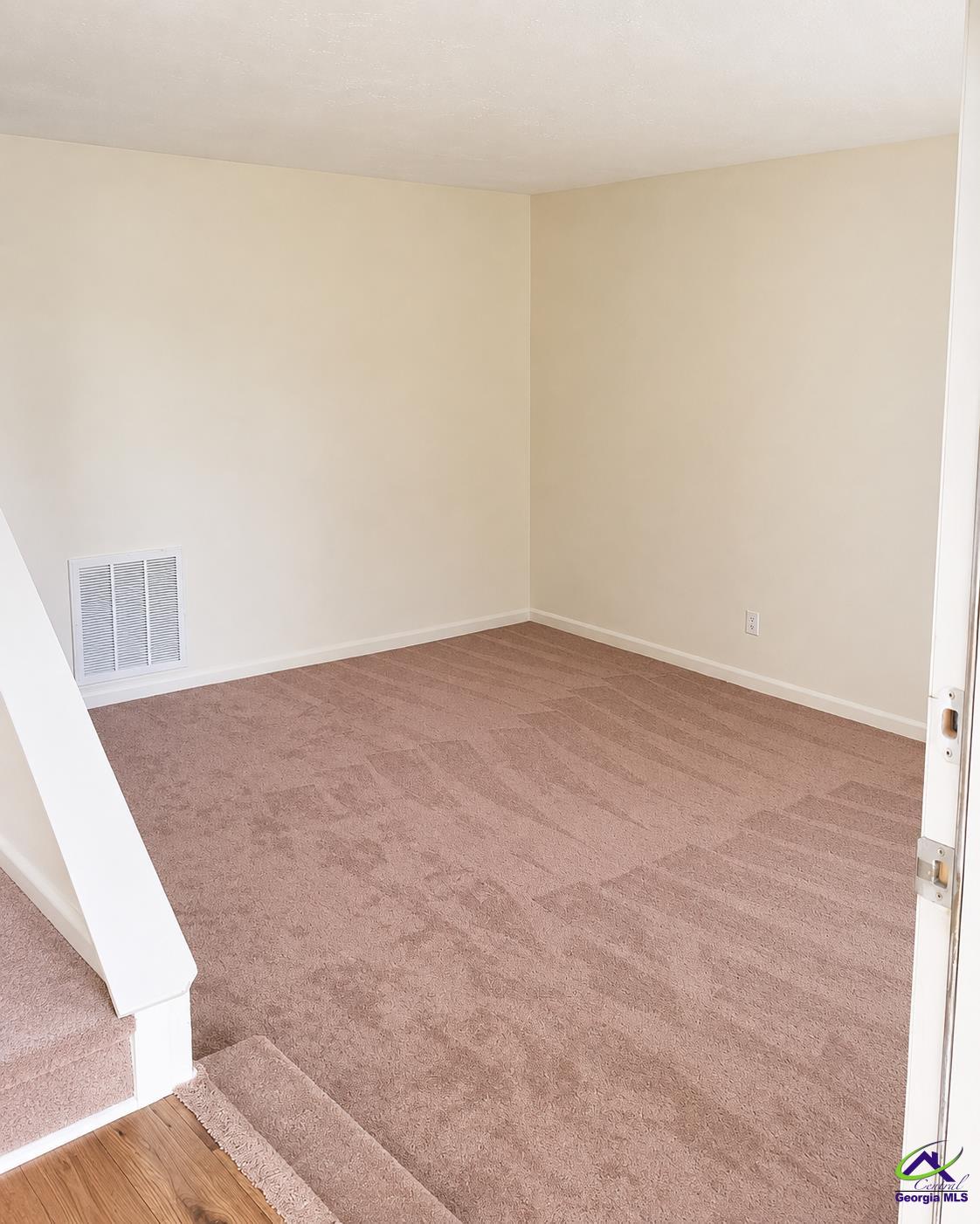301 Mary Ln