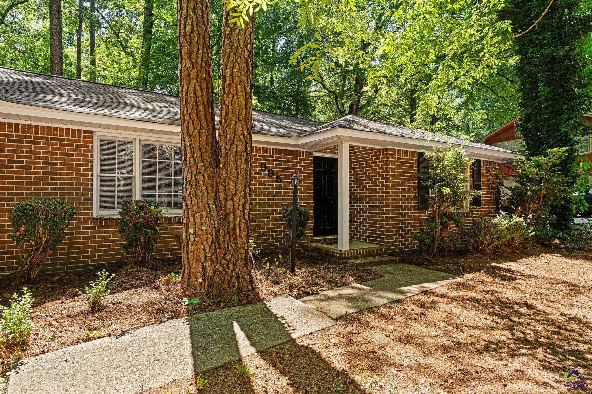 995 Roundtable Lane