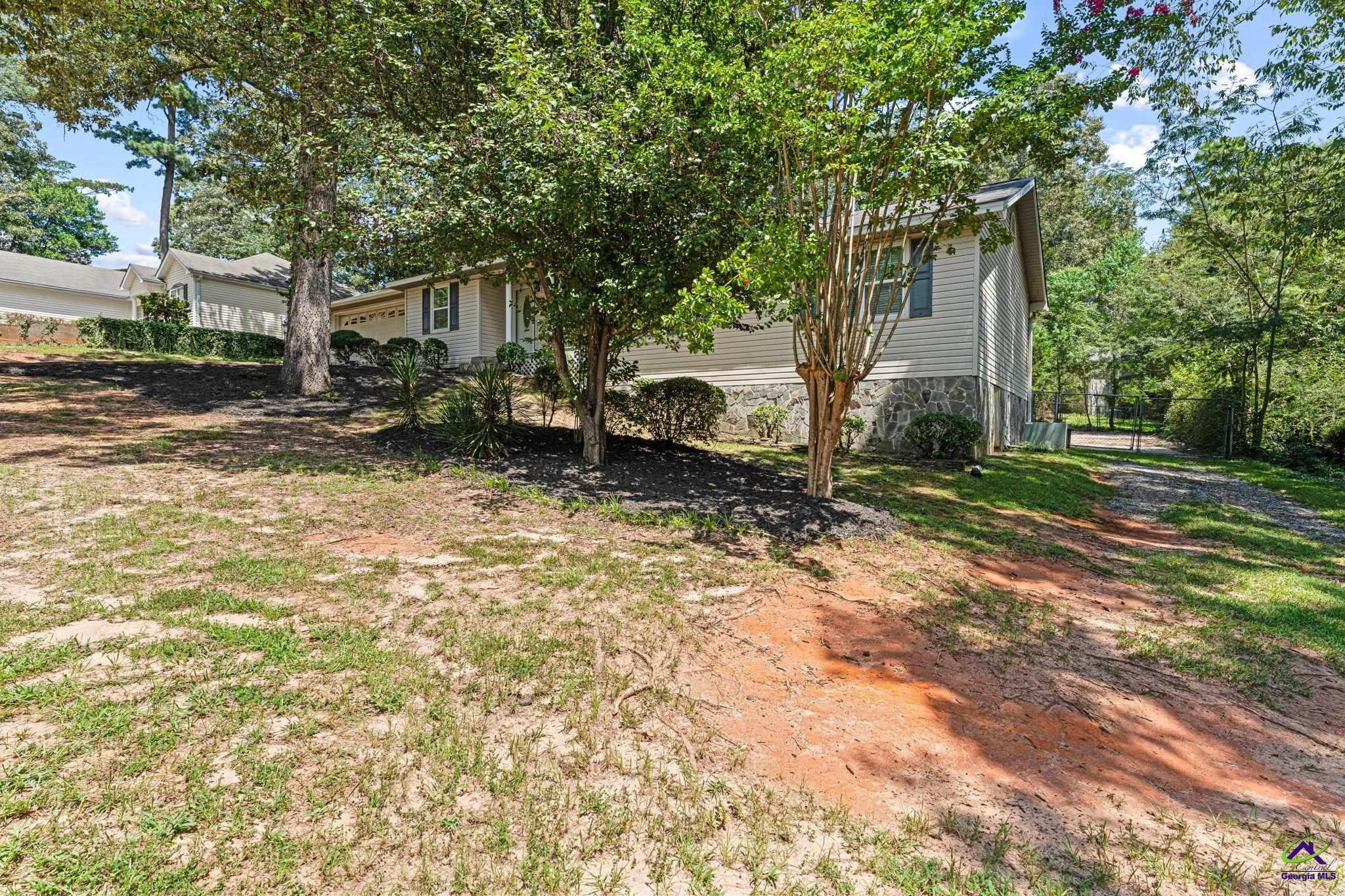 102 Crestwood Circle