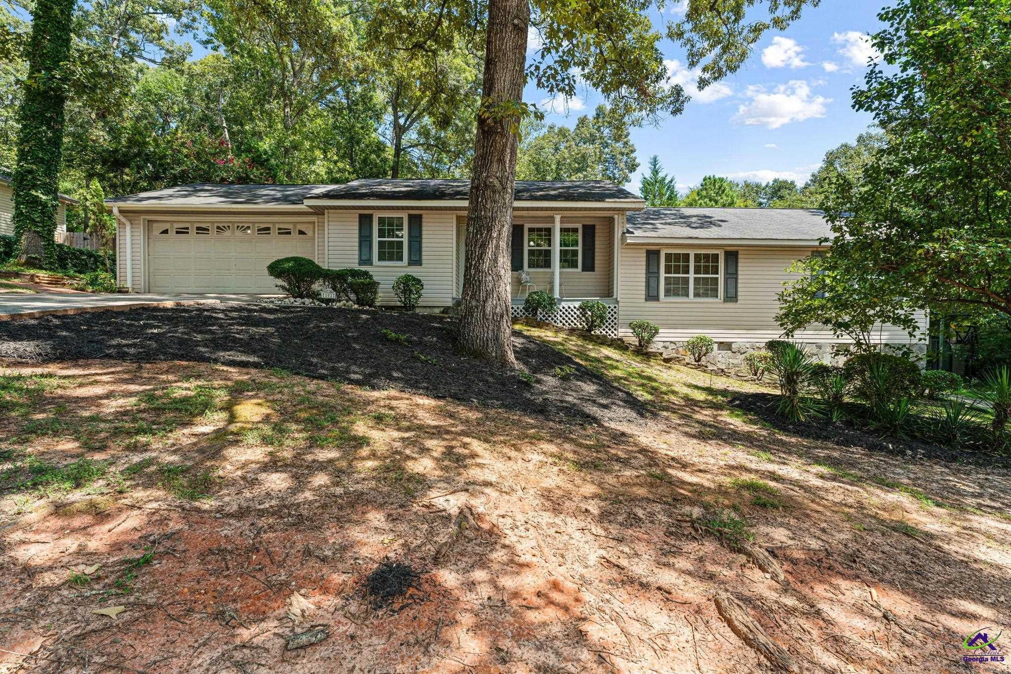 102 Crestwood Circle
