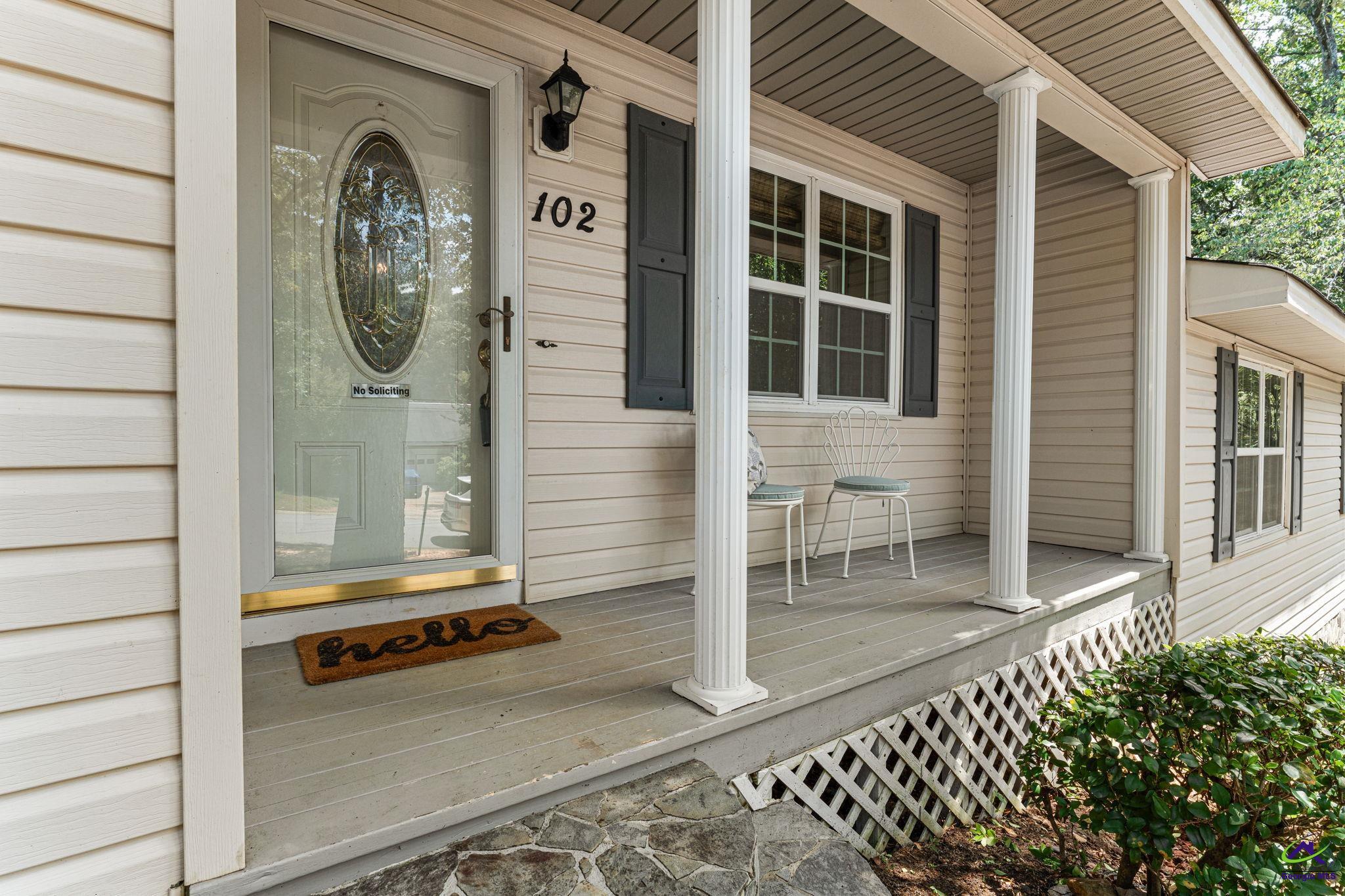 102 Crestwood Circle