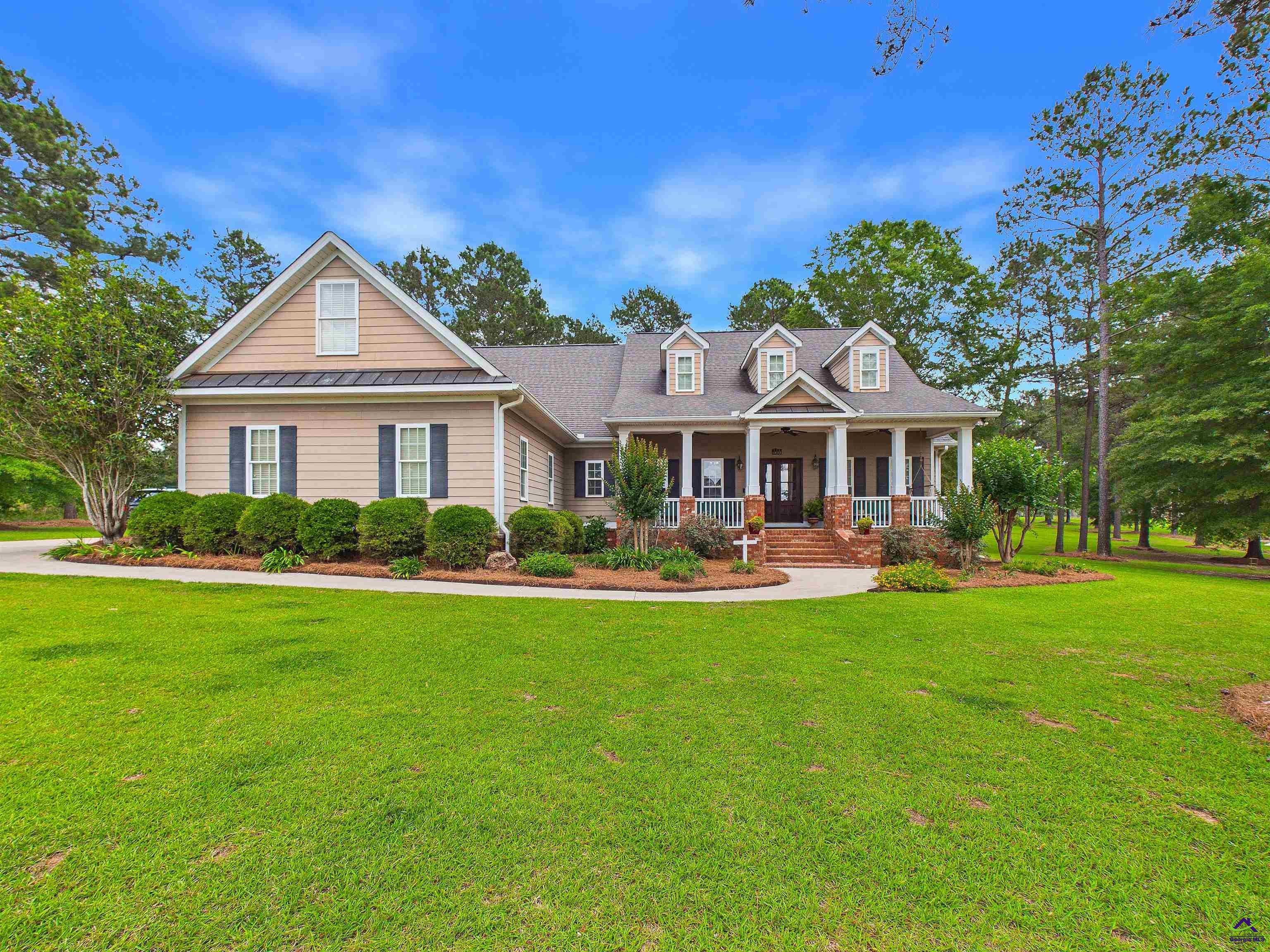 4041 Roundtop Circle