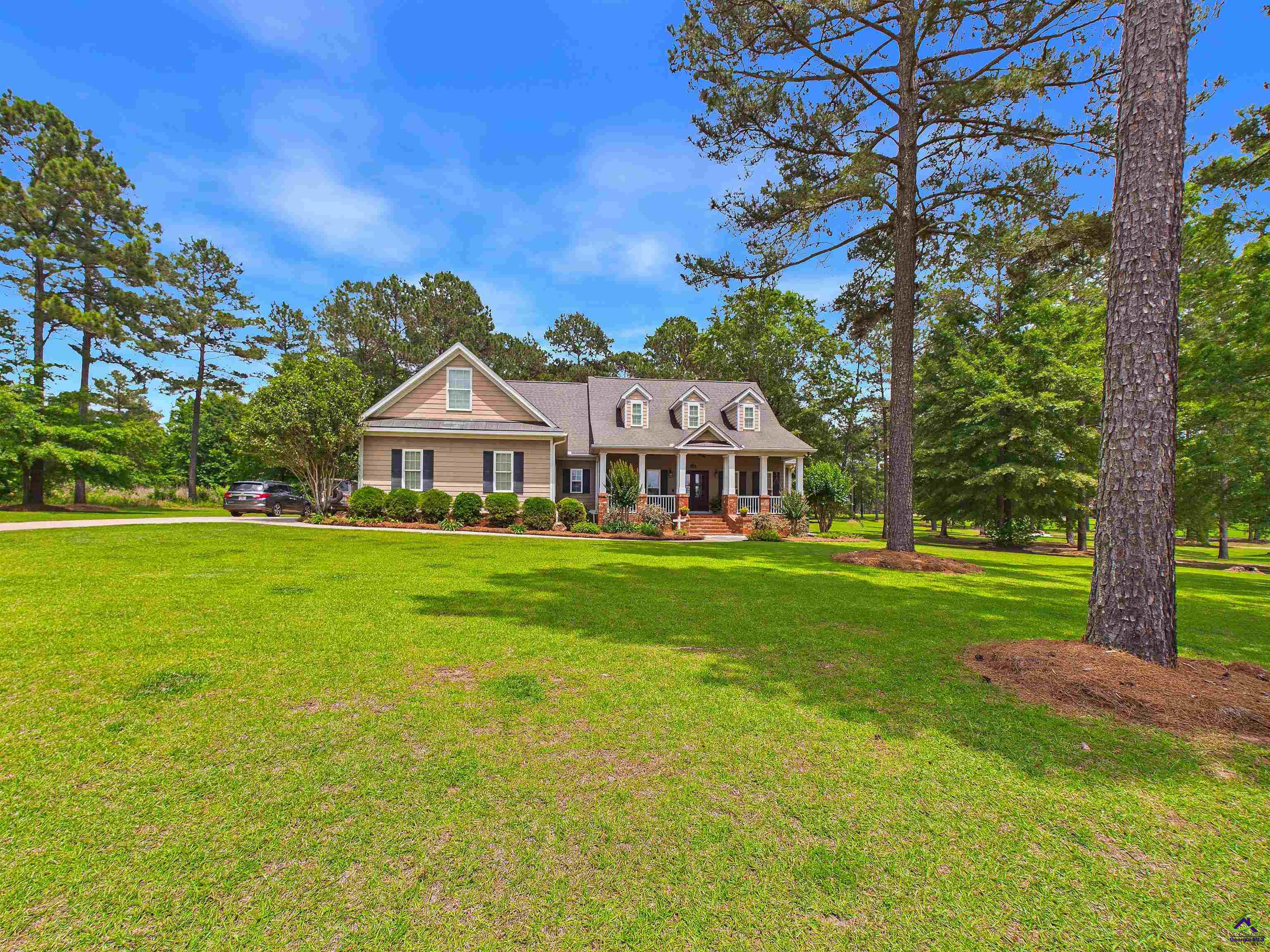 4041 Roundtop Circle