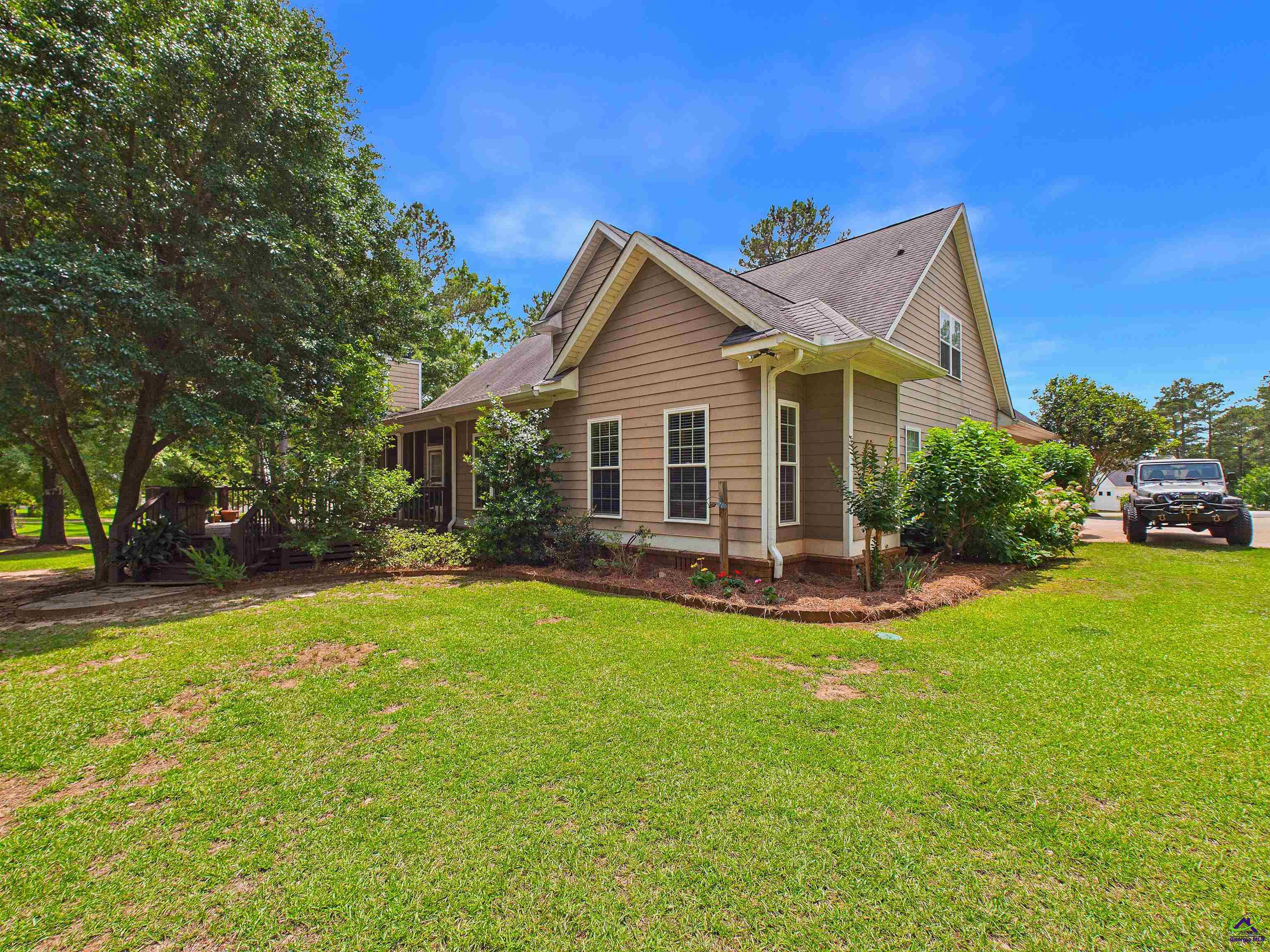 4041 Roundtop Circle