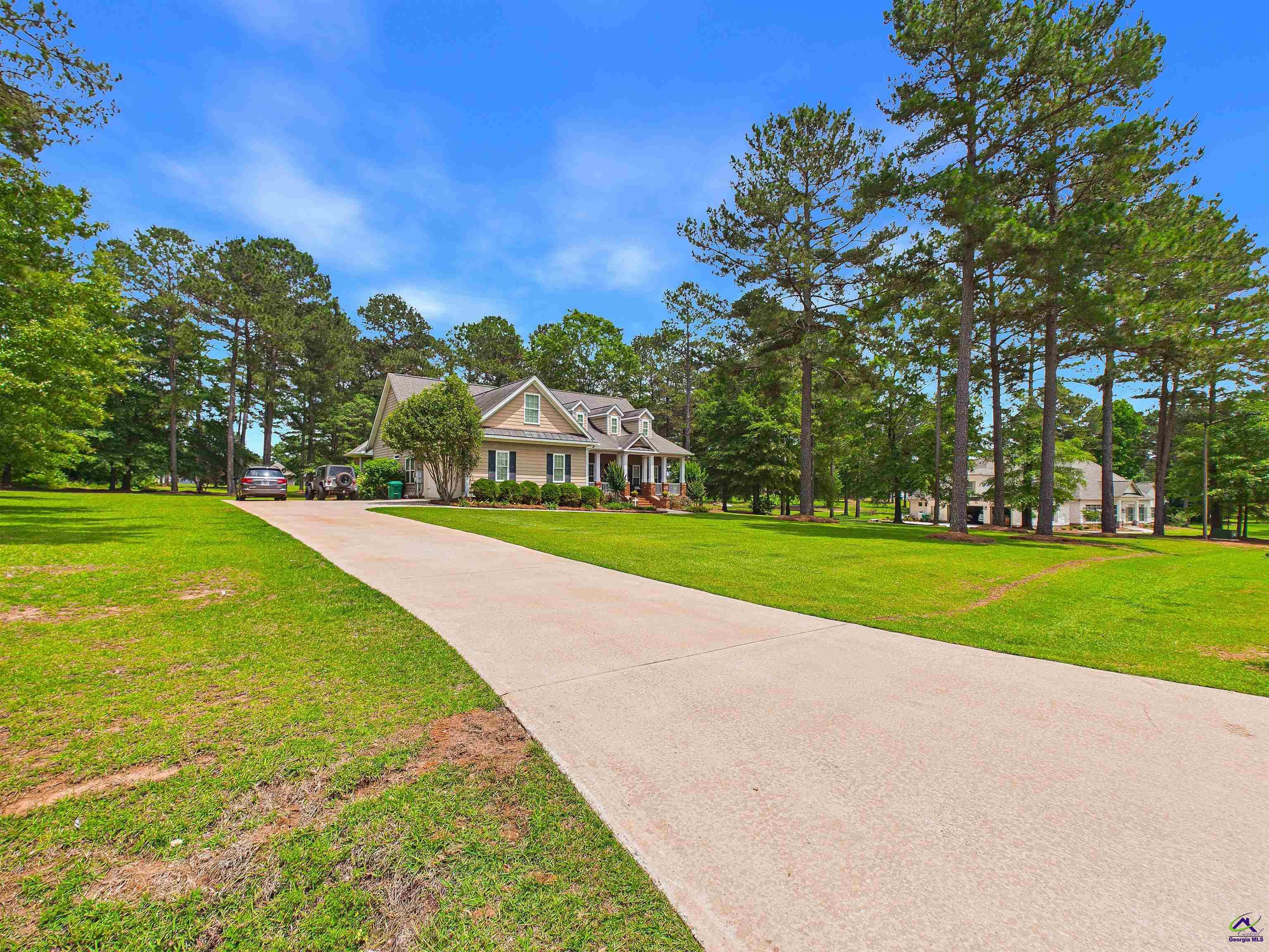 4041 Roundtop Circle