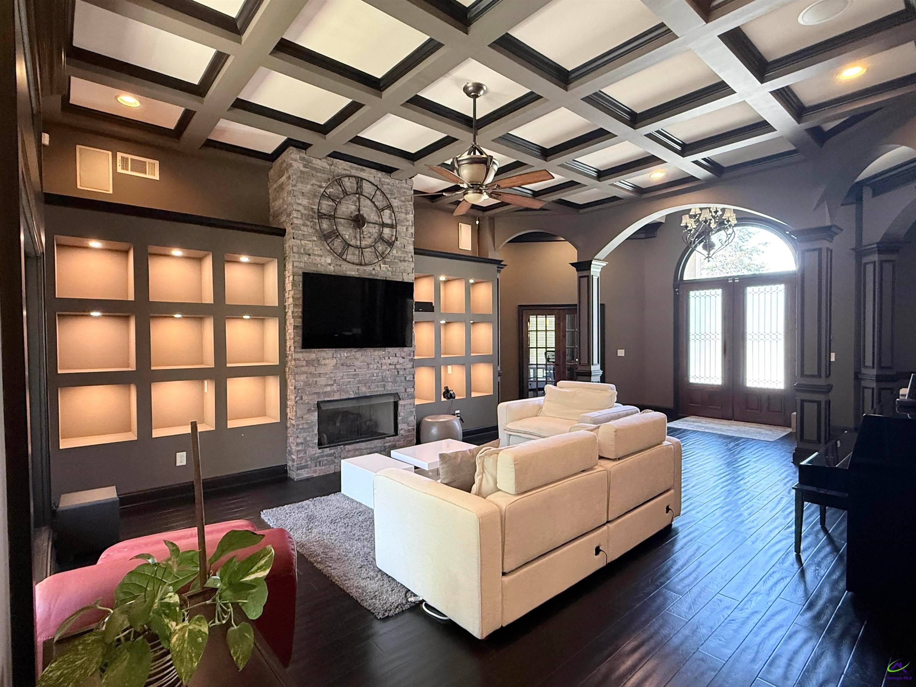 211 Lowpoint Trail