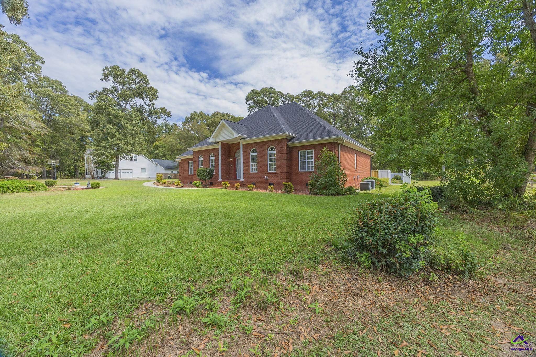 127 S Live Oak Cir Circle