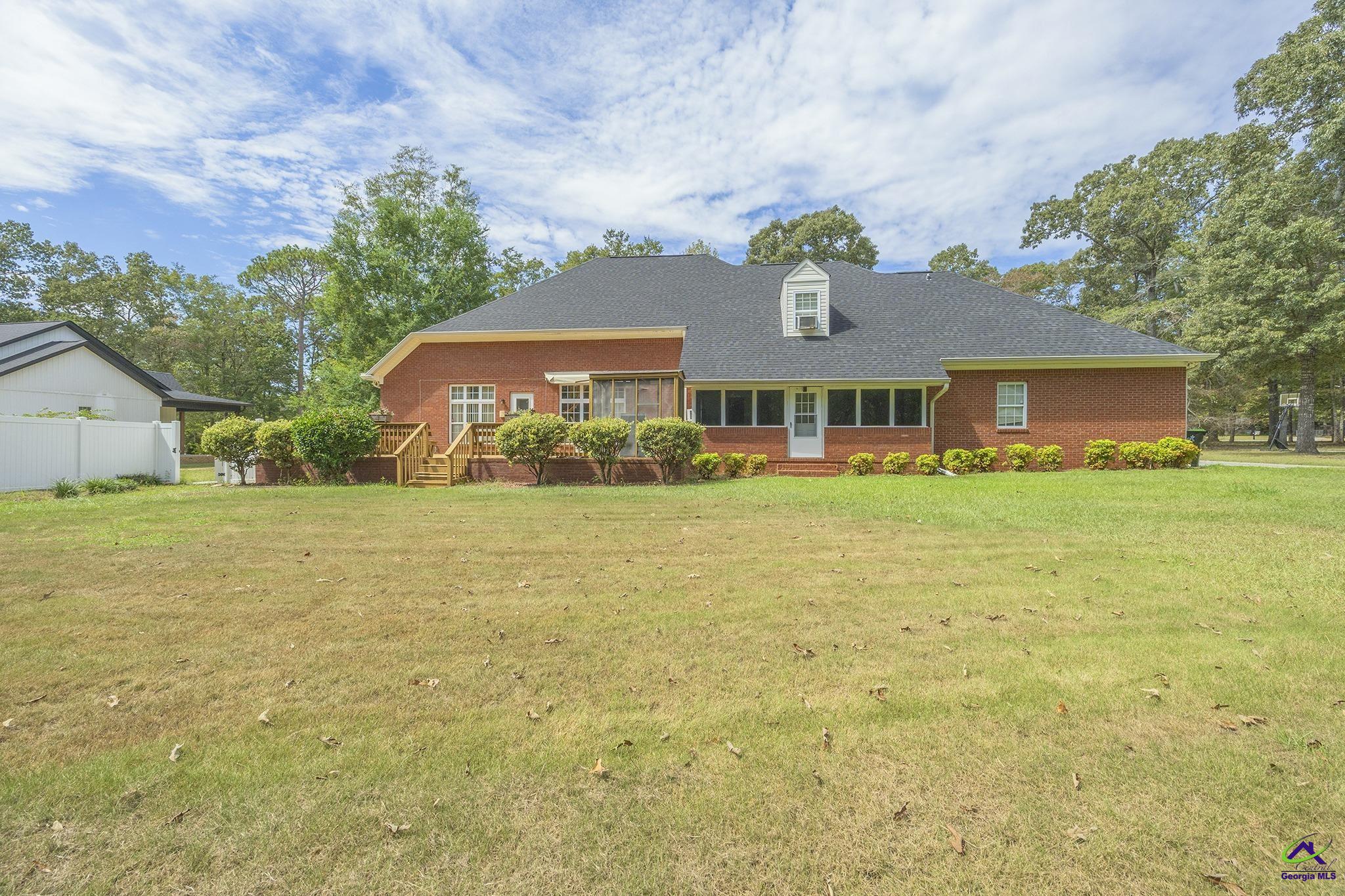 127 S Live Oak Cir Circle