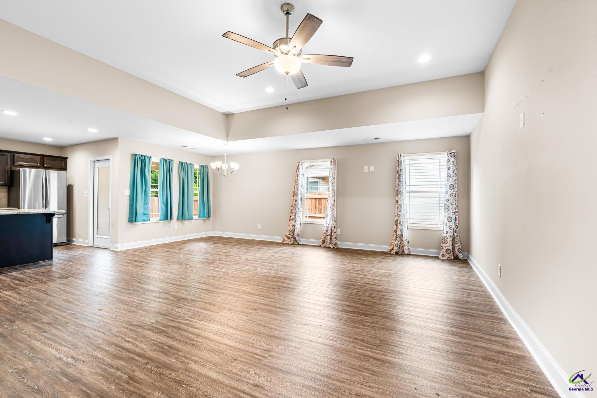 107 Red Tail Circle