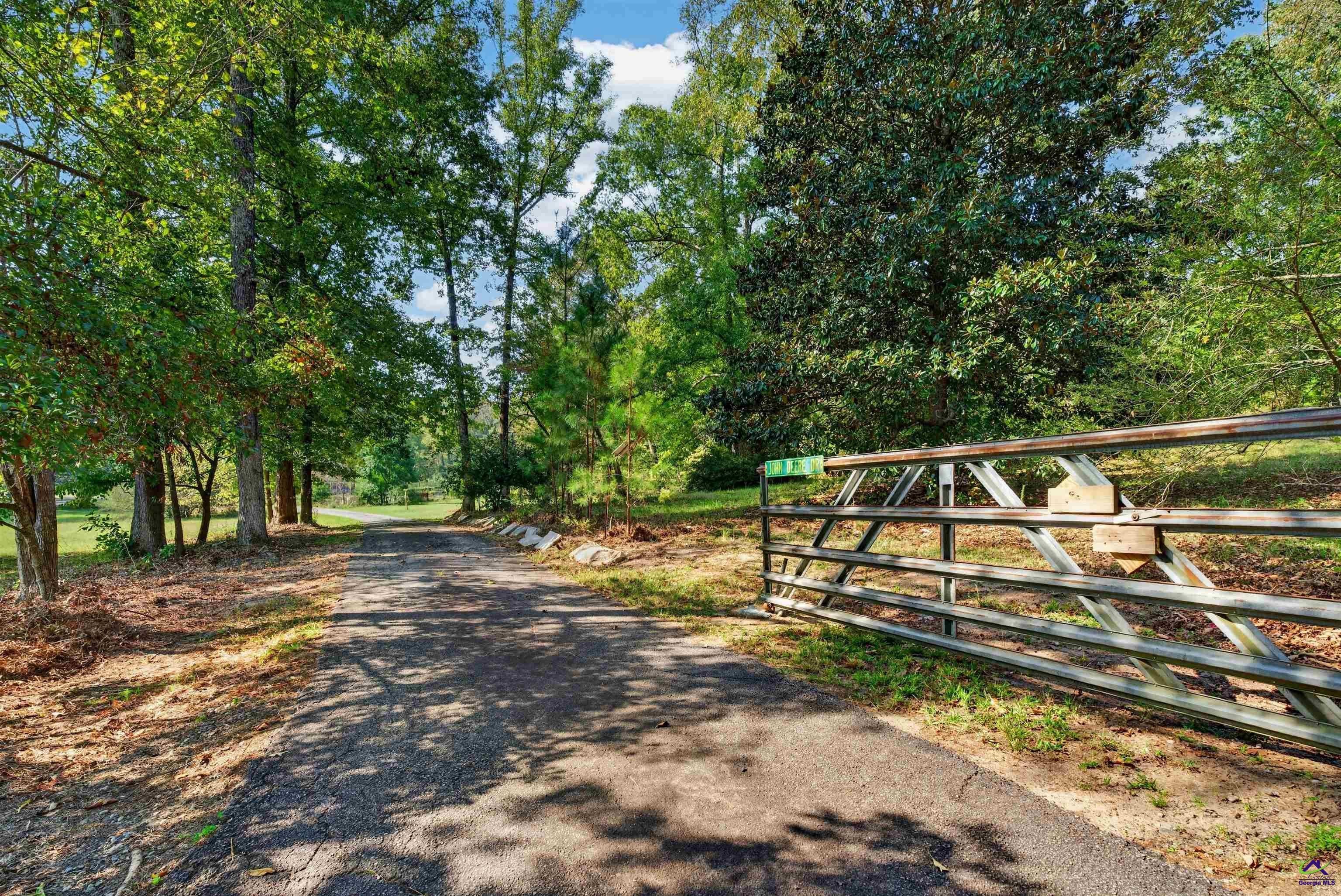 6204 Davis Road
