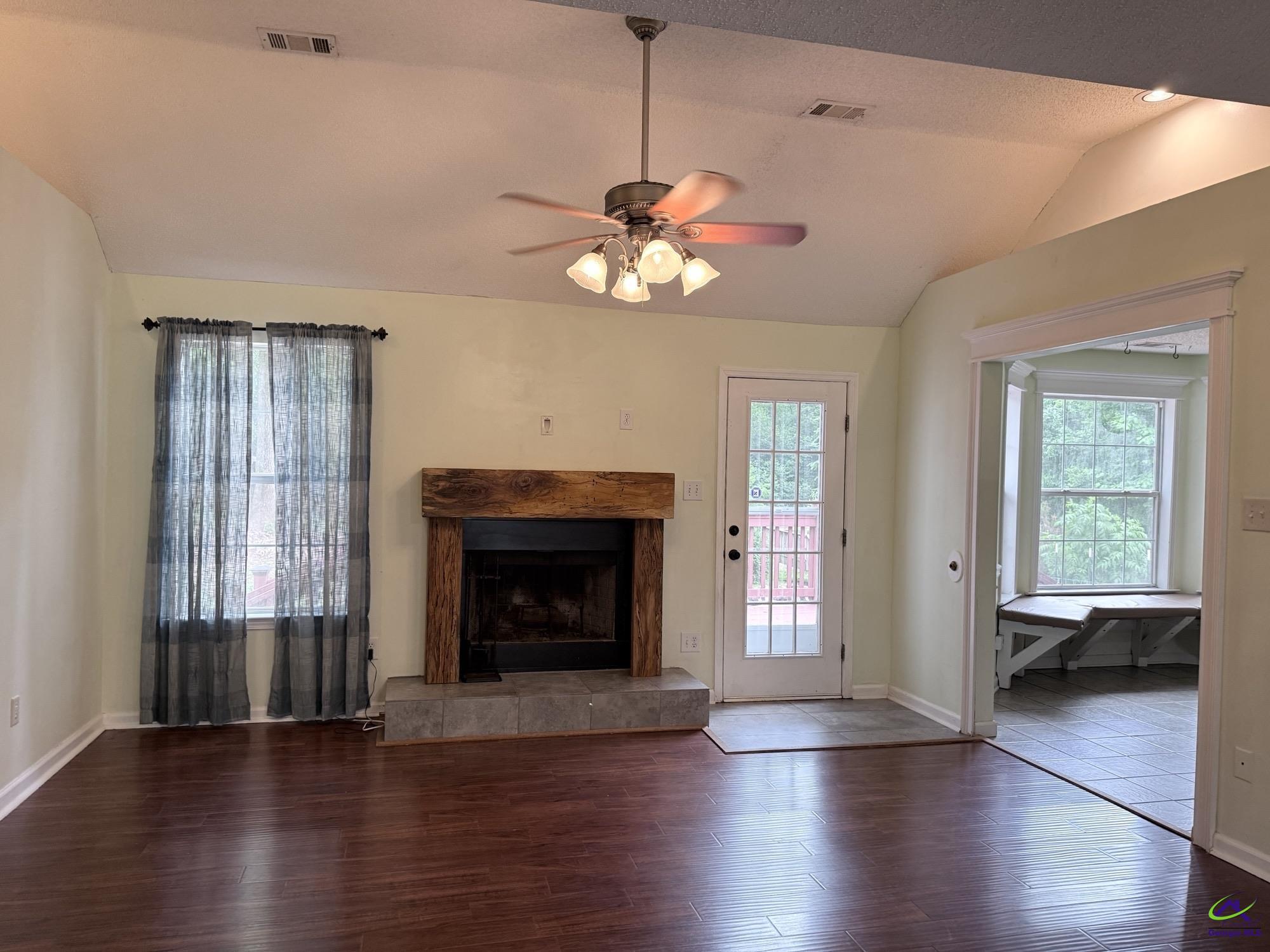 207 Gleneagle Drive
